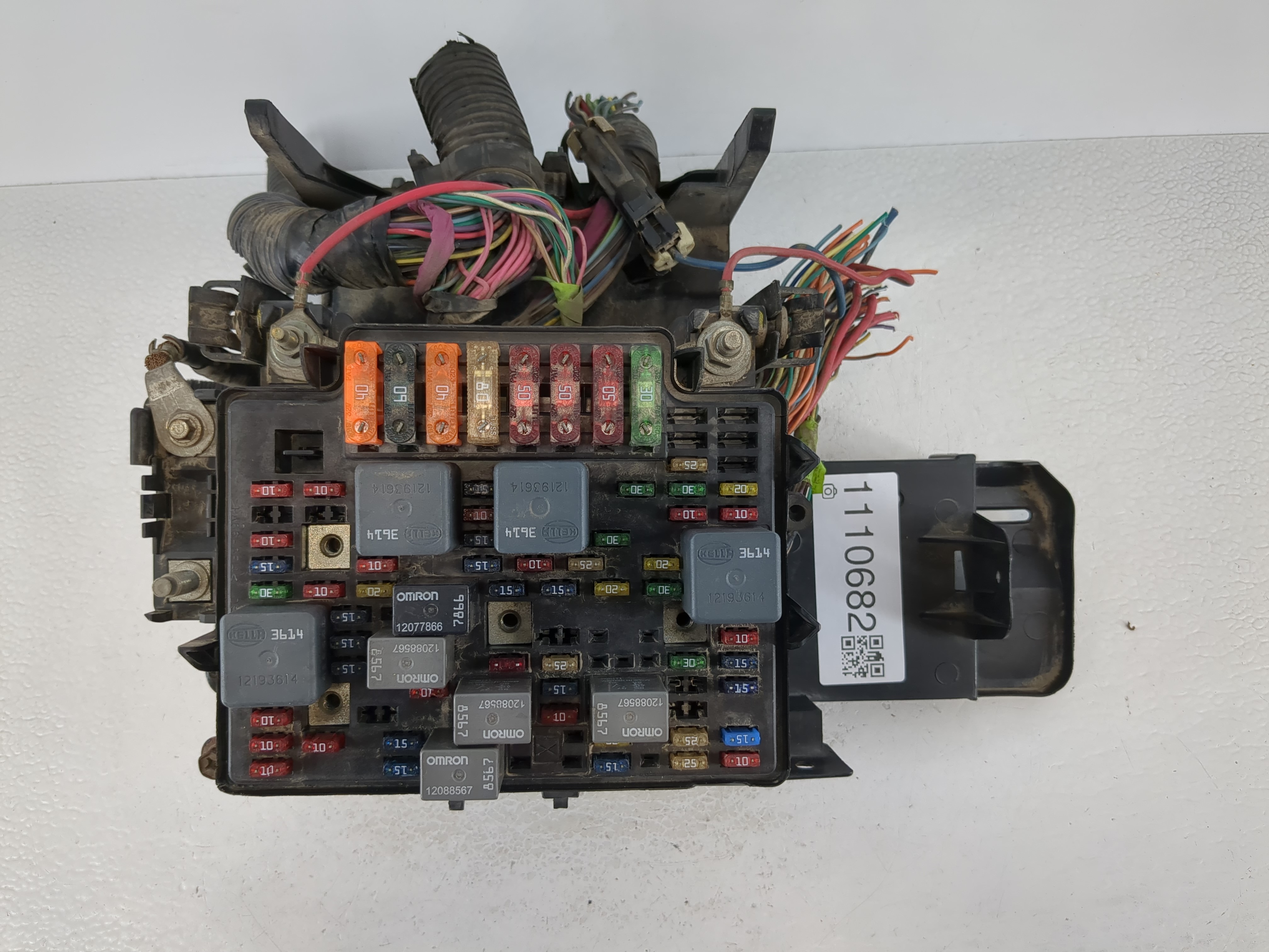 2000-2002 Chevrolet Tahoe Fusebox Fuse Box Relay Module 12193645 1110682 - Oemusedautoparts1.com