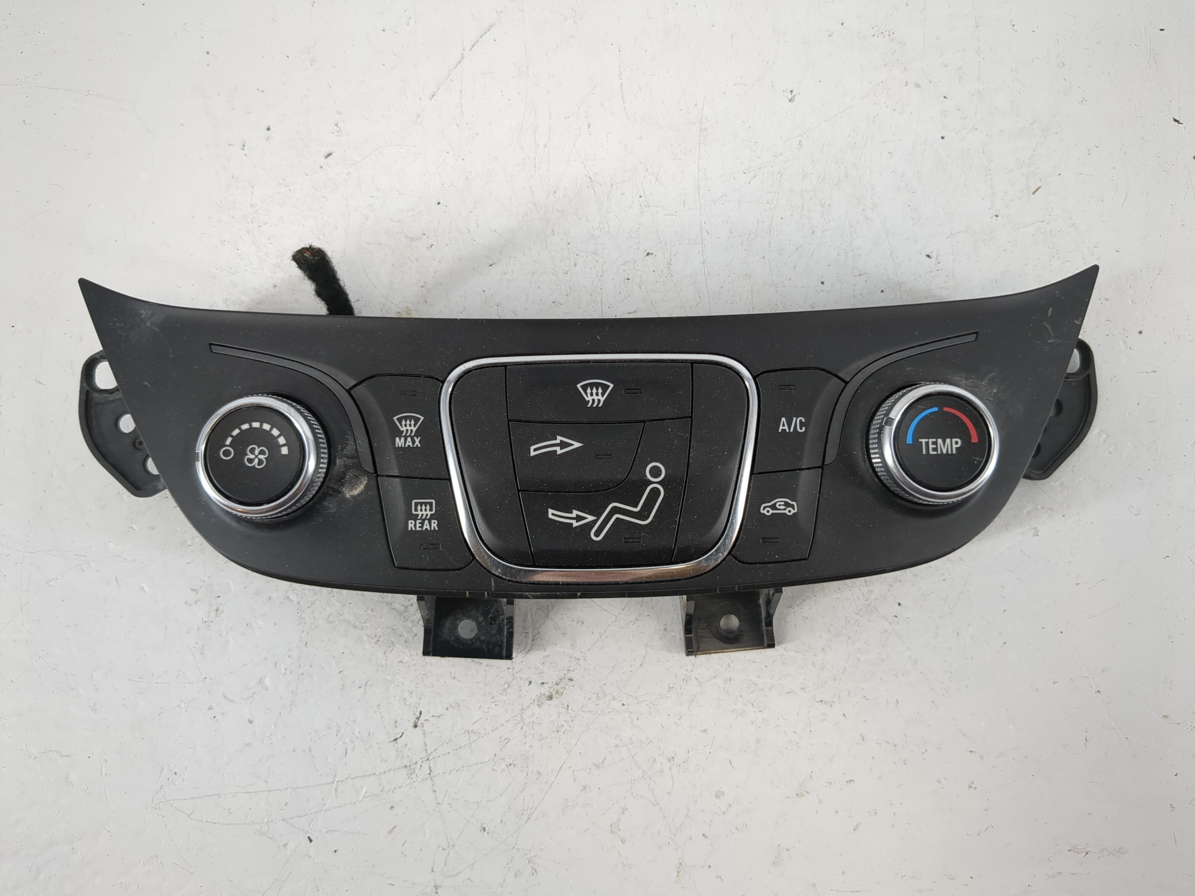 2019-2021 Chevrolet Equinox Ac Heater Climate Control 84422503 1110710 - Oemusedautoparts1.com