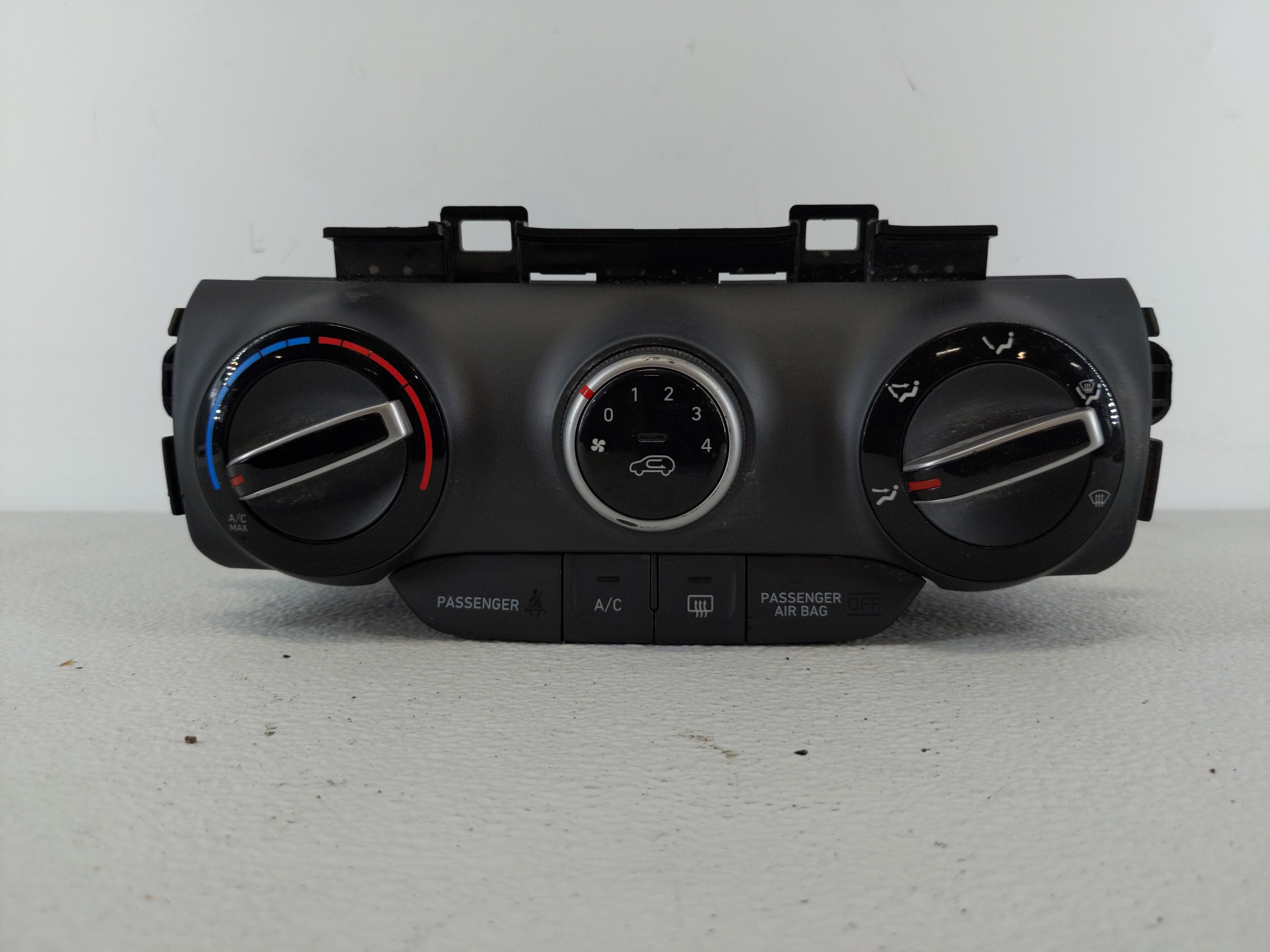 2018-2021 Hyundai Kona Ac Heater Climate Control 97250-j9070 1110796 - Oemusedautoparts1.com