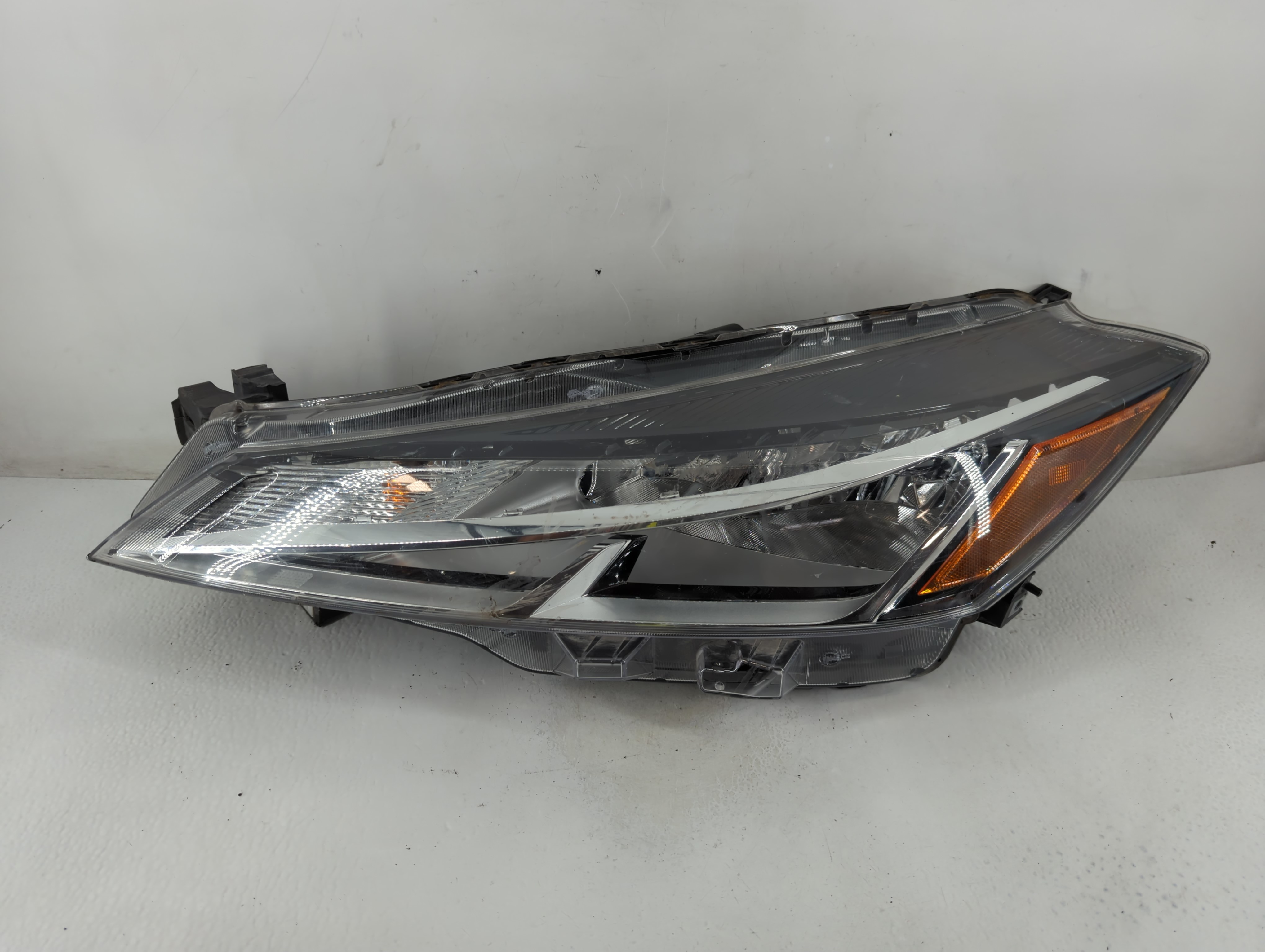 2021-2022 Nissan Kicks Driver Left Oem Head Light Headlight Lamp 1110829 - Oemusedautoparts1.com