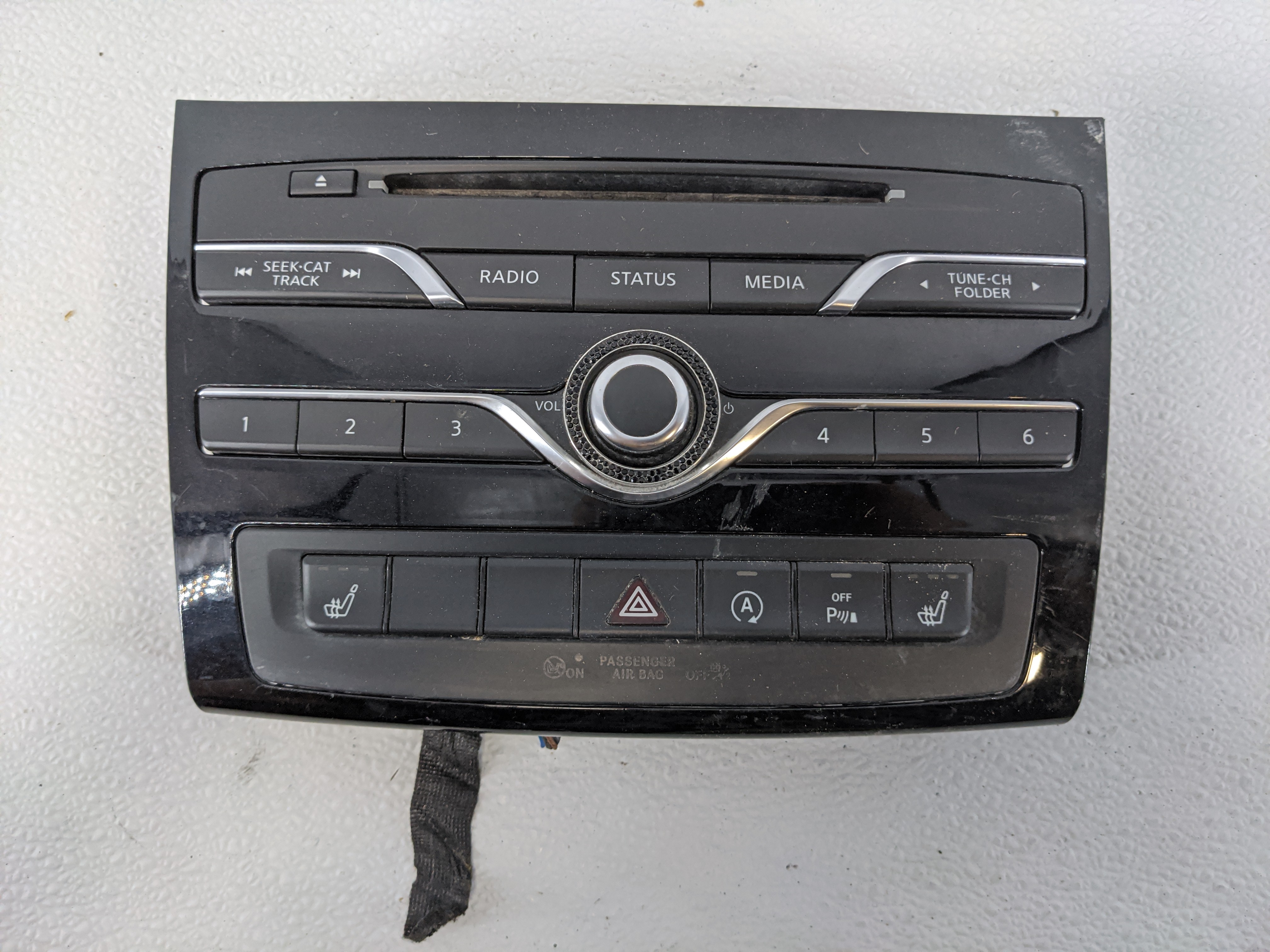 2017-2018 Infiniti Qx30 Am Fm Cd Player Radio Receiver 1110847 - Oemusedautoparts1.com