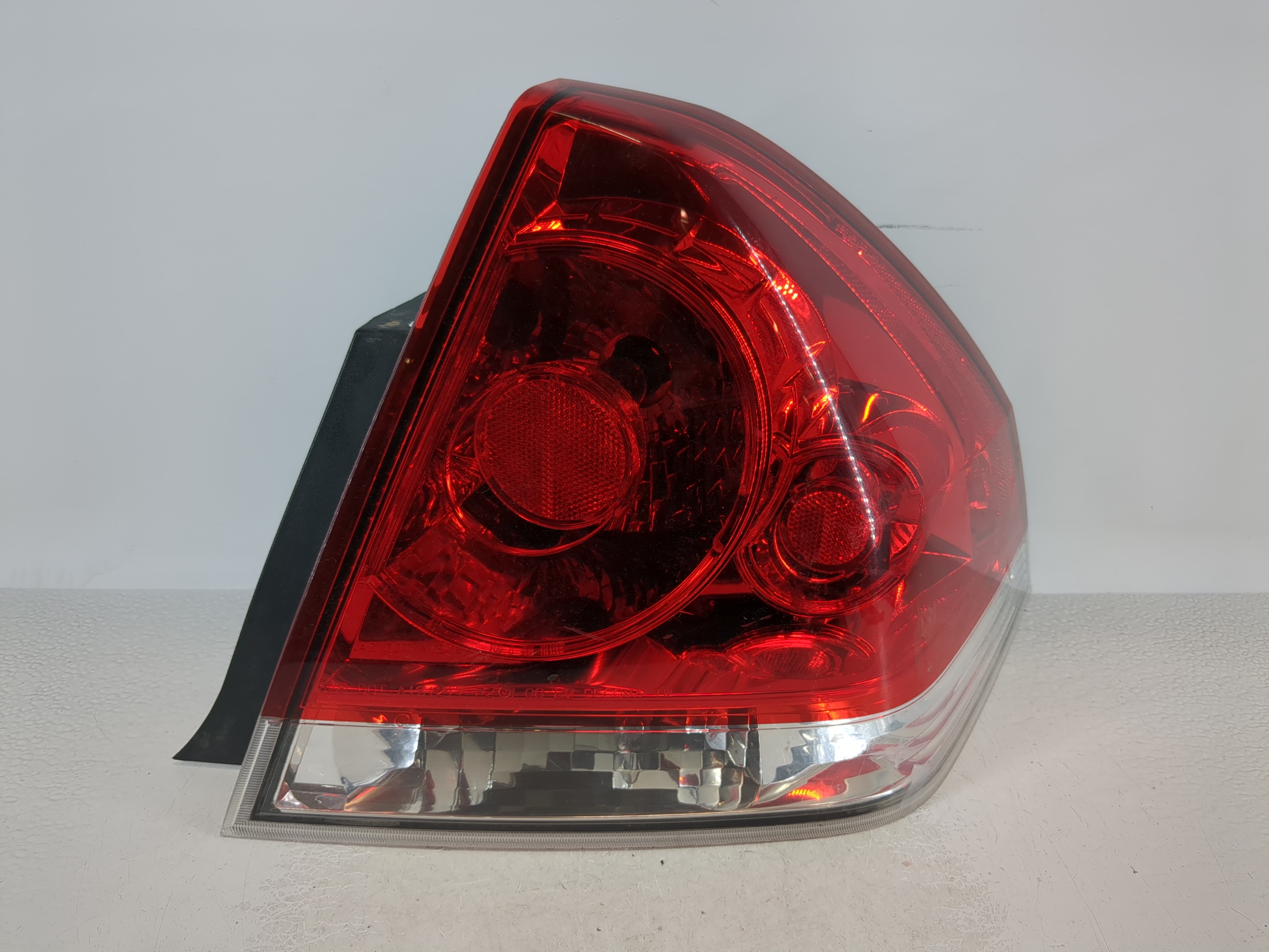 Picture of 2006-2016 Chevrolet Impala Passenger Right Side Tail Light Taillight Oem 1110871