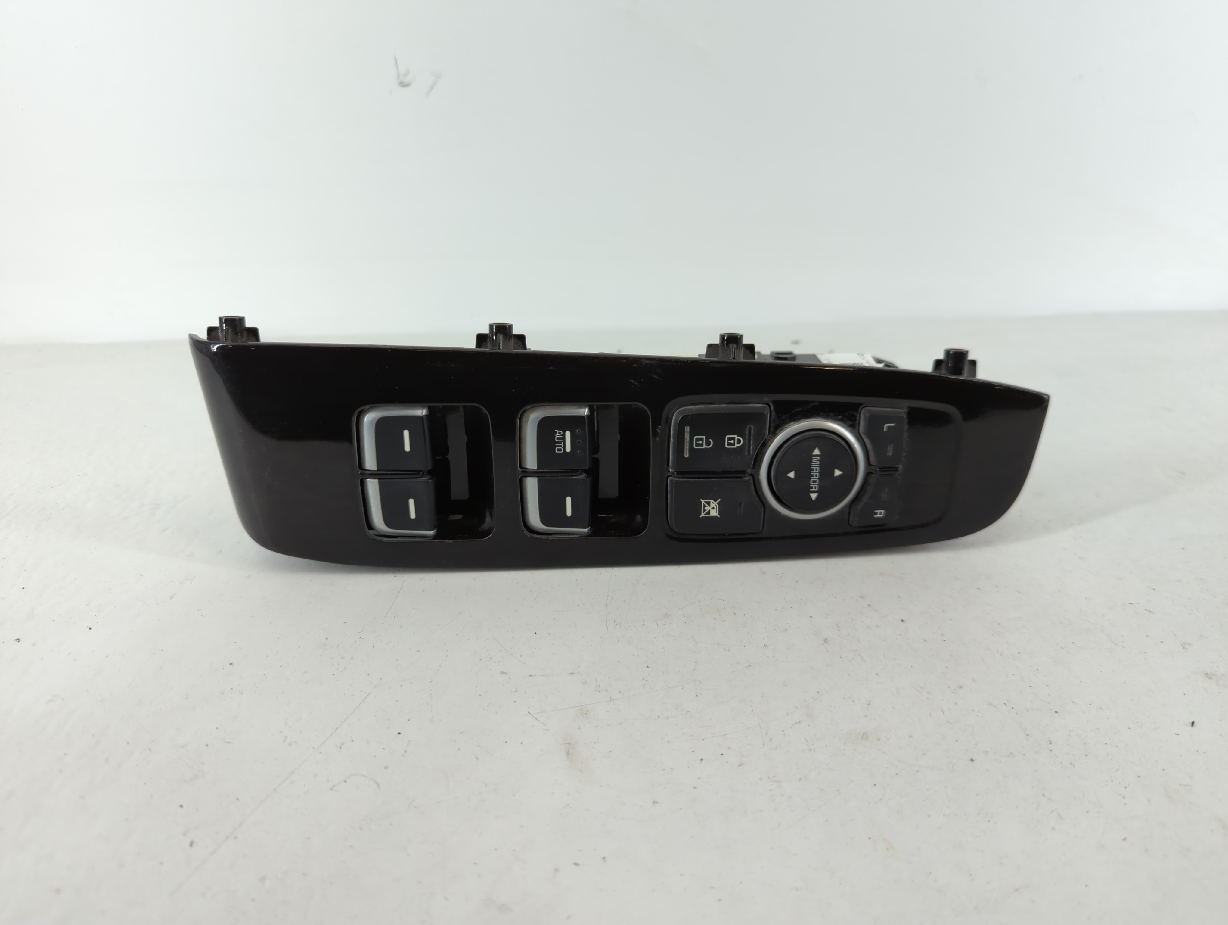 2016-2018 Kia Sorento Driver Left Door Master Power Window Switch 1111125 - Oemusedautoparts1.com
