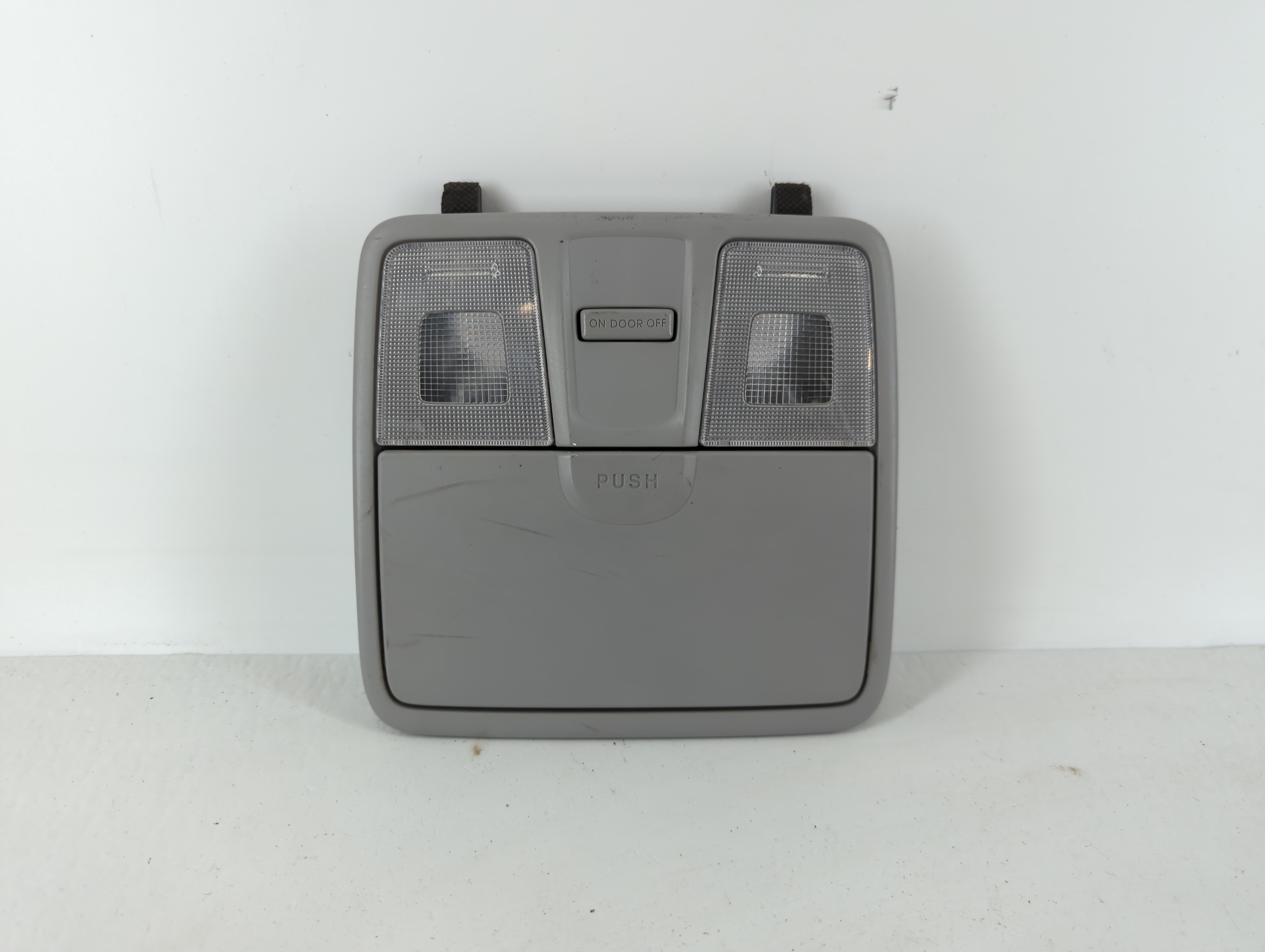 2016 Hyundai Elantra Overhead Roof Console 1111169 - Oemusedautoparts1.com