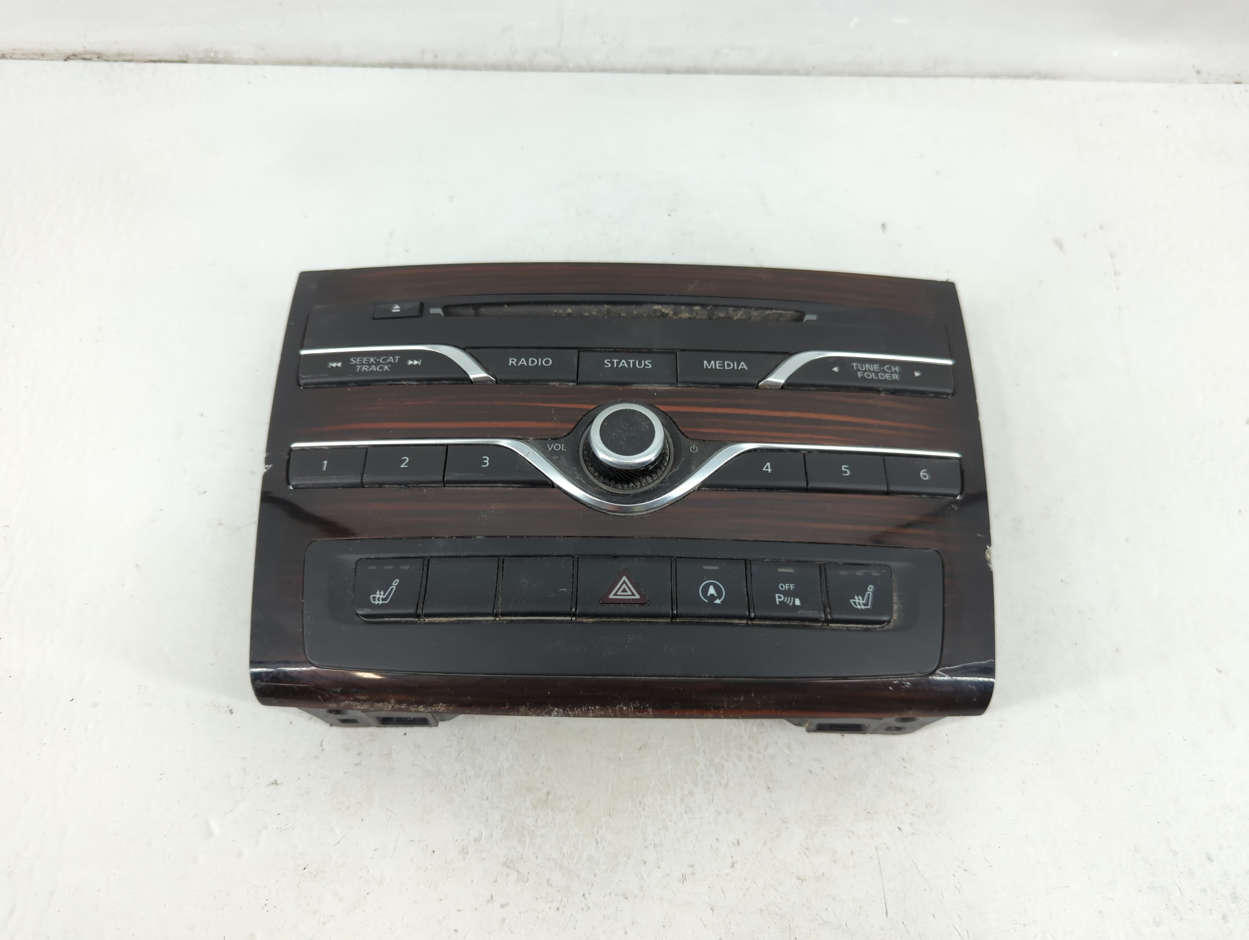 2017-2018 Infiniti Qx30 Am Fm Cd Player Radio Receiver 1111248 - Oemusedautoparts1.com