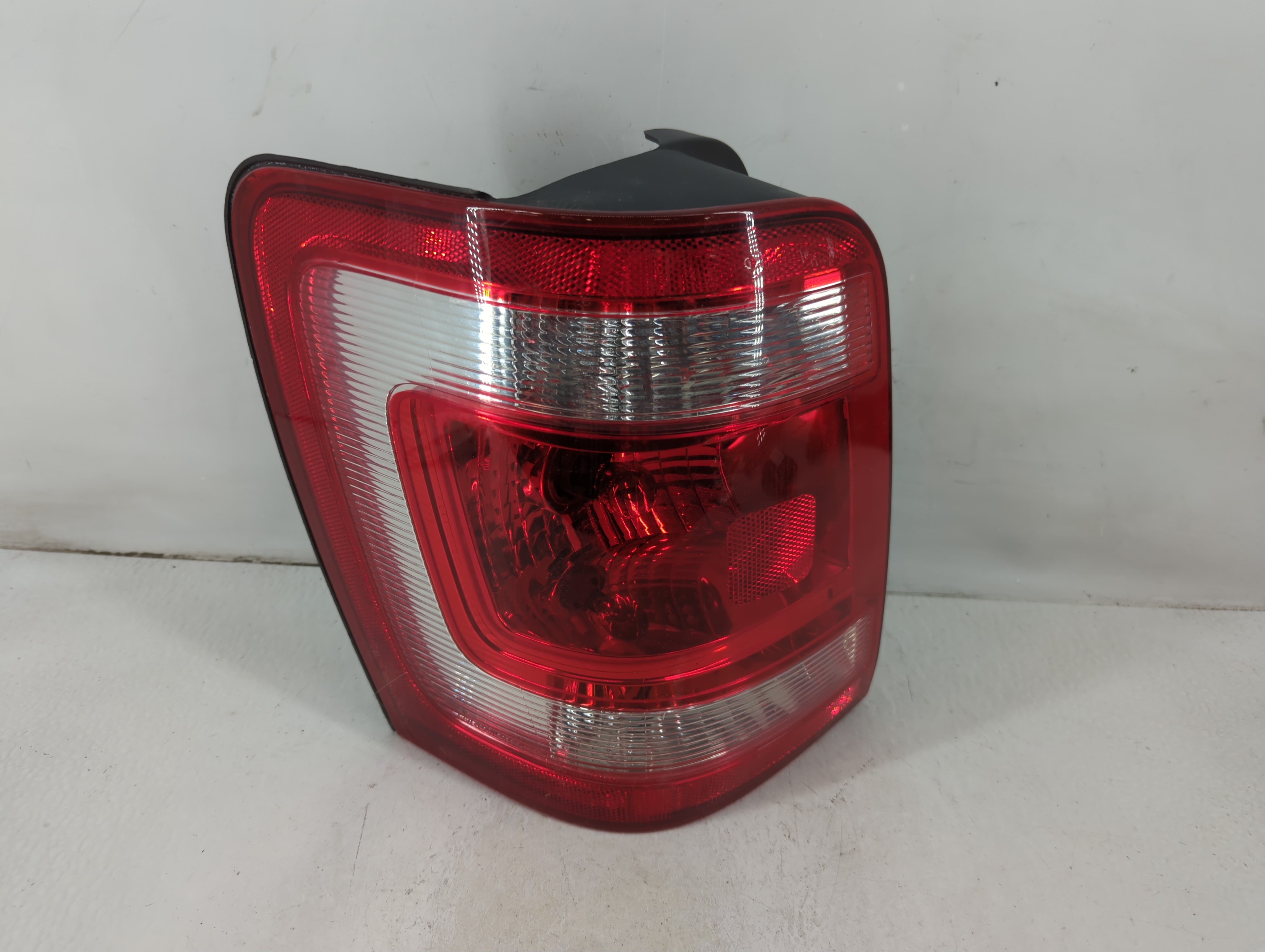 2008-2012 Ford Escape Driver Left Side Tail Light Taillight Oem 1111260 - Oemusedautoparts1.com
