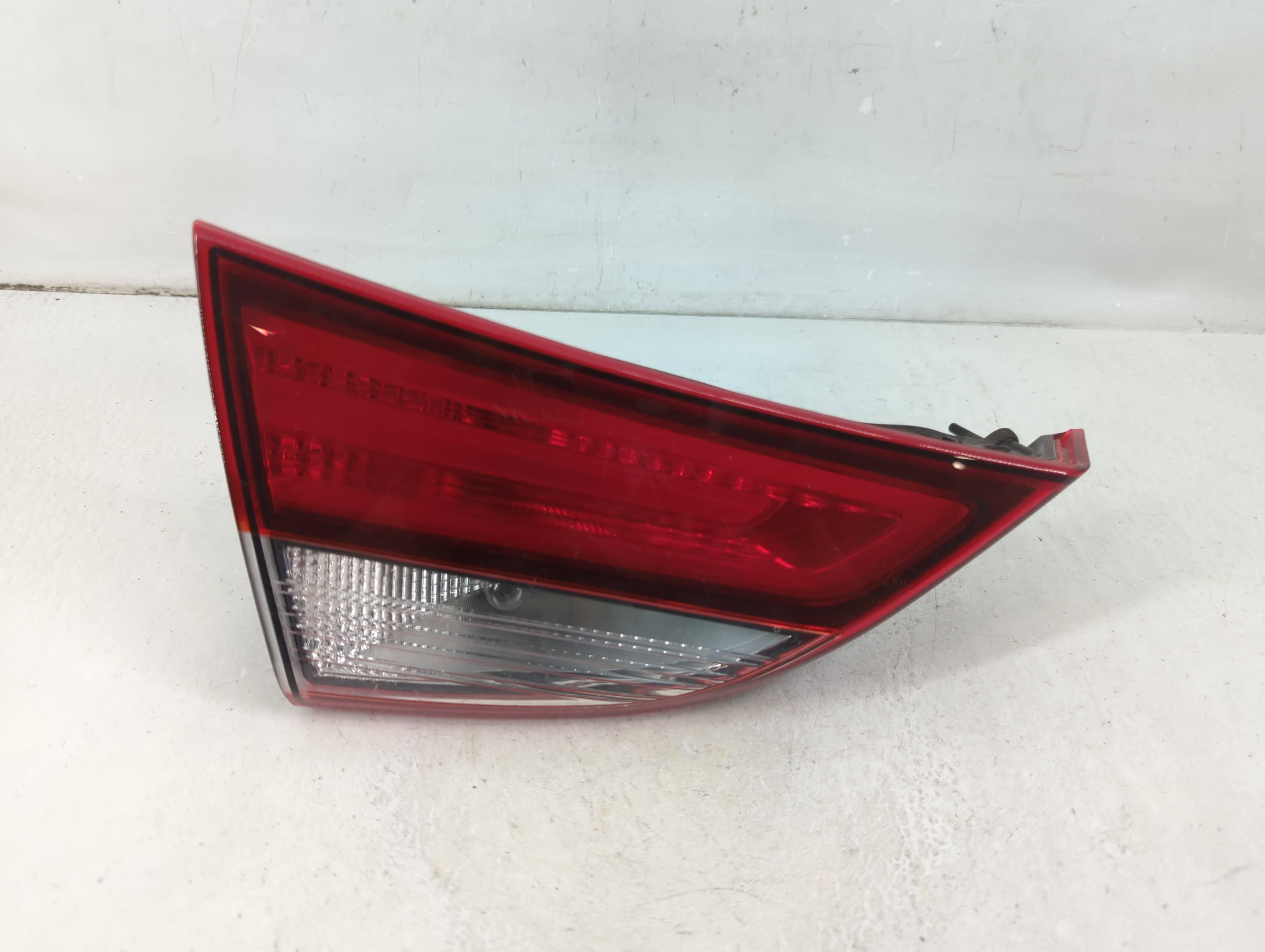 Hyundai Elantra Driver Left Side Tail Light Taillight Oem 1111271 - Oemusedautoparts1.com