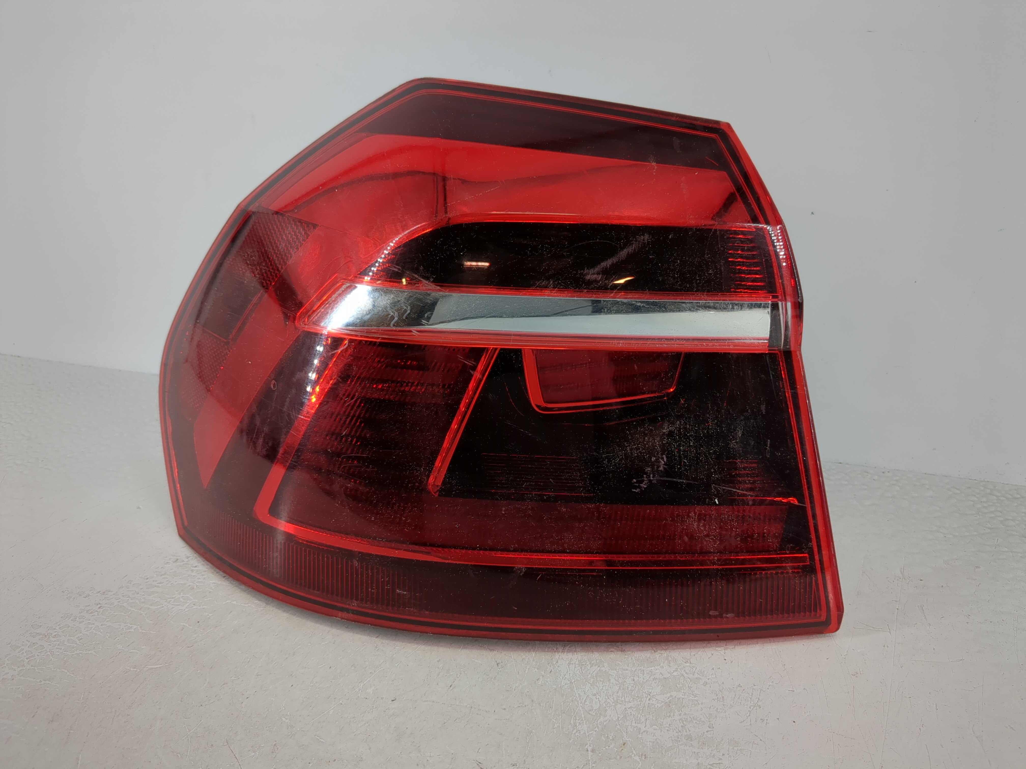 2016-2019 Volkswagen Passat Driver Left Side Tail Light Taillight Oem 1111311 - Oemusedautoparts1.com