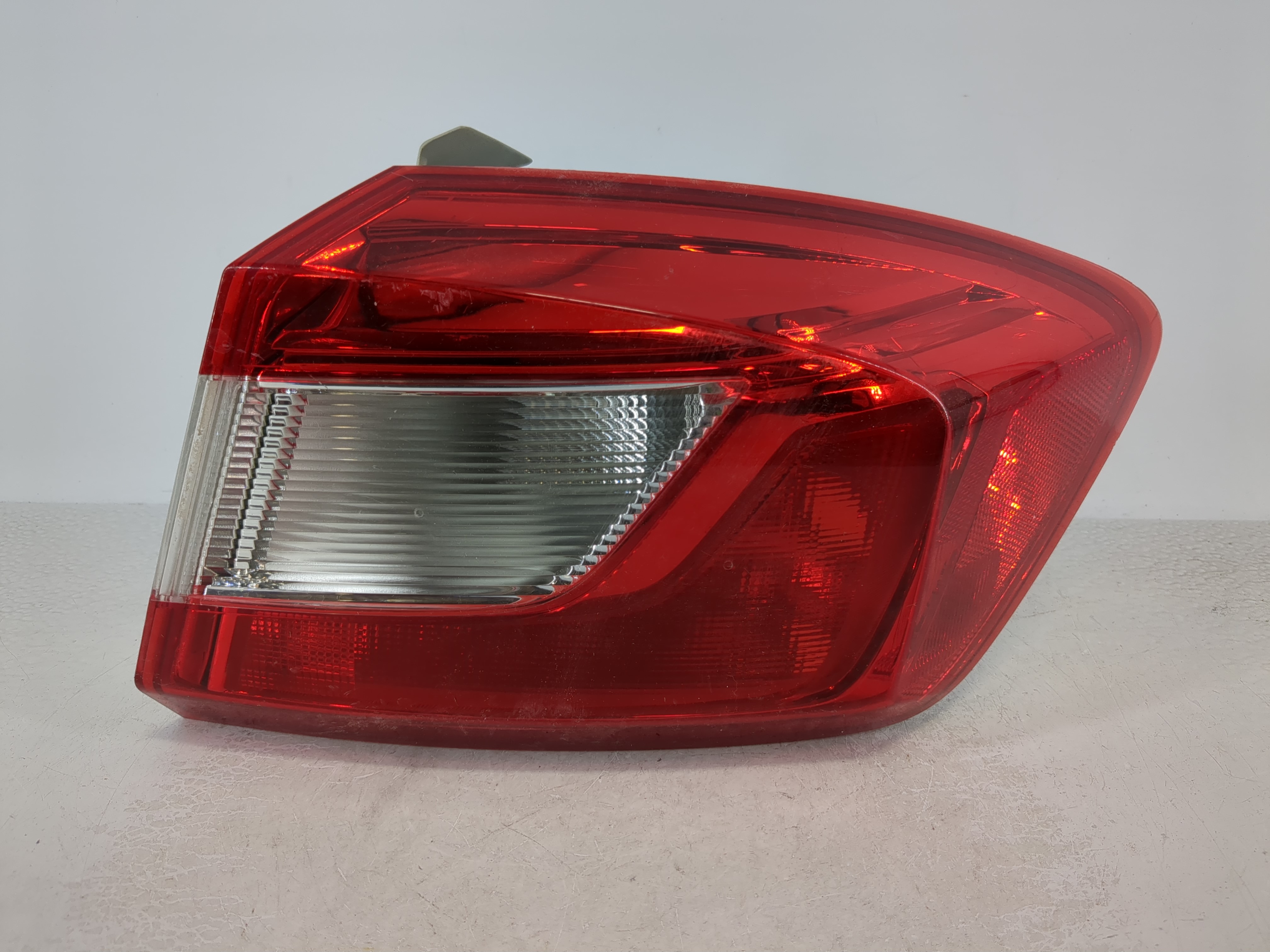 Picture of 2016-2017 Chevrolet Cruze Passenger Right Side Tail Light Taillight Oem 1111324