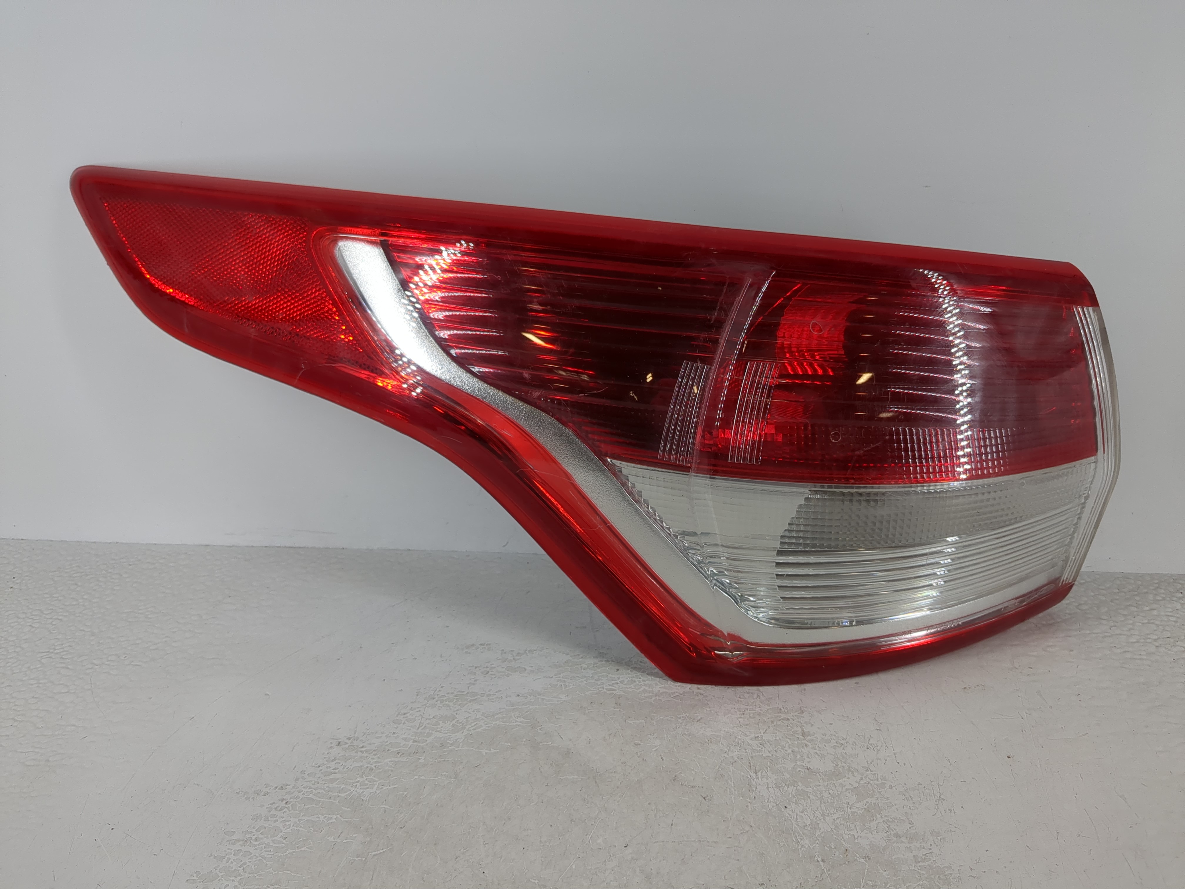 2013-2016 Ford Escape Passenger Right Side Tail Light Taillight Oem 1111327 - Oemusedautoparts1.com