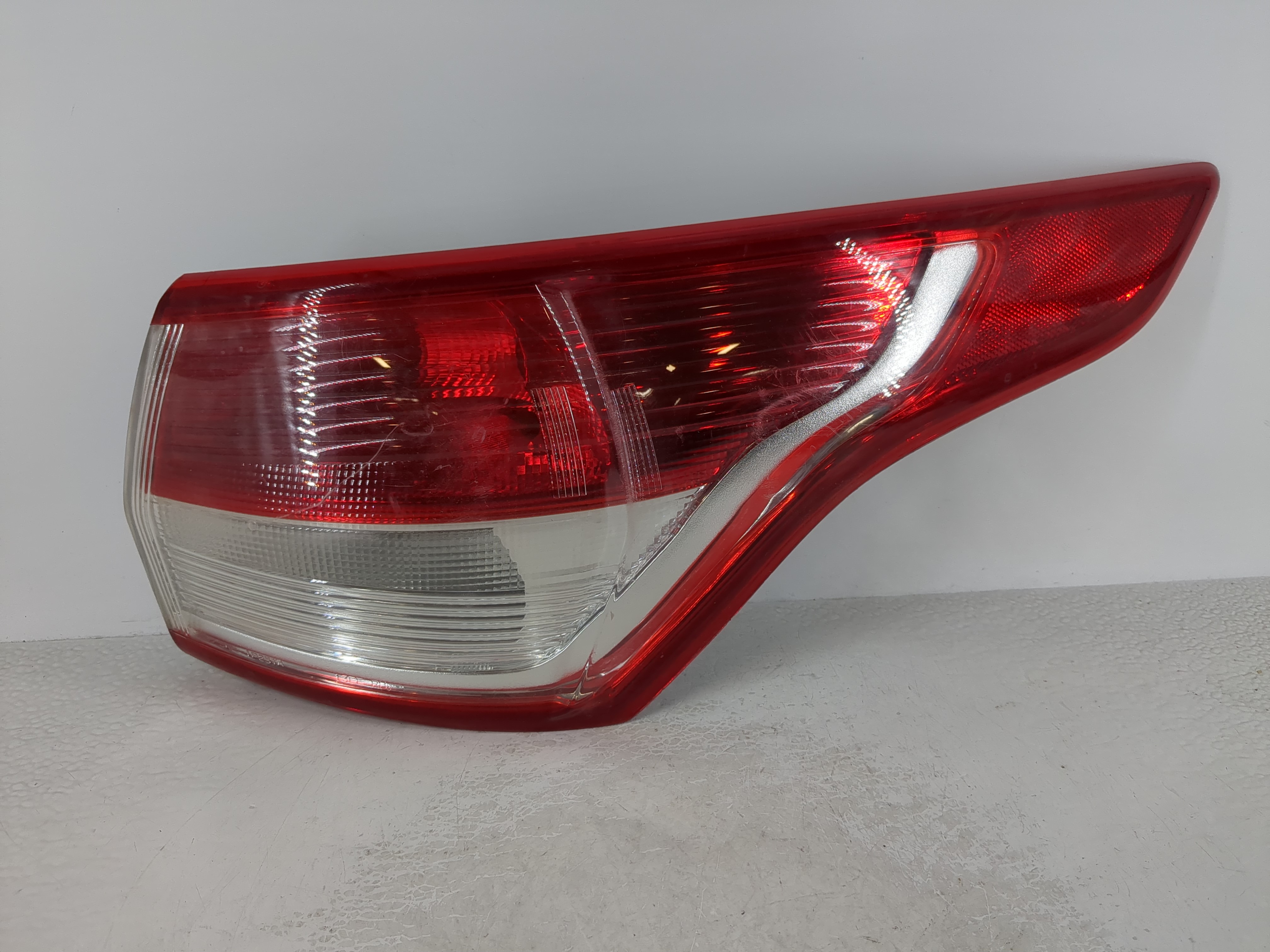 2013-2016 Ford Escape Passenger Right Side Tail Light Taillight Oem 1111330 - Oemusedautoparts1.com