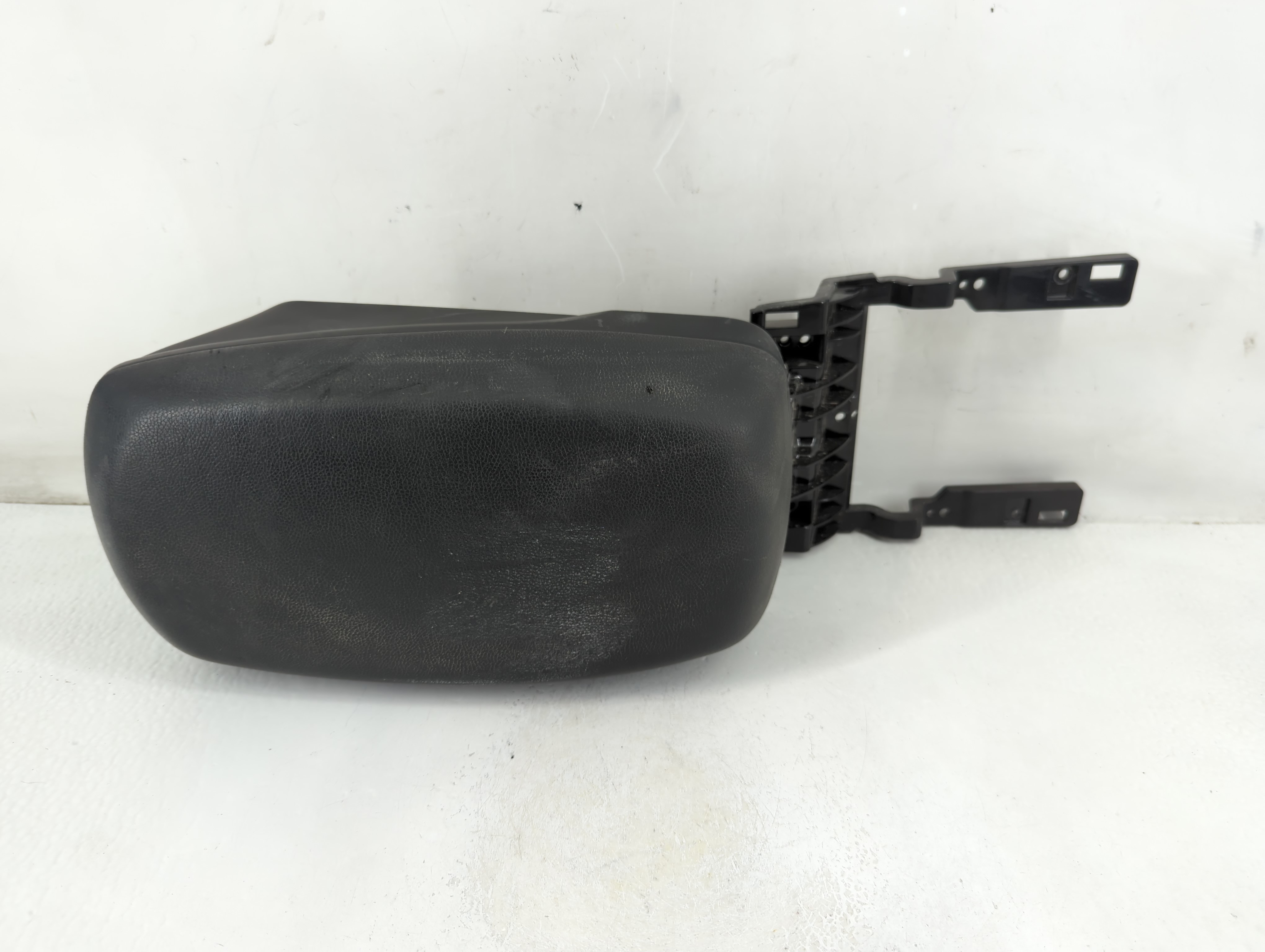 Hyundai Elantra Center Console Armrest Cover Lid Black 1111335 - Oemusedautoparts1.com