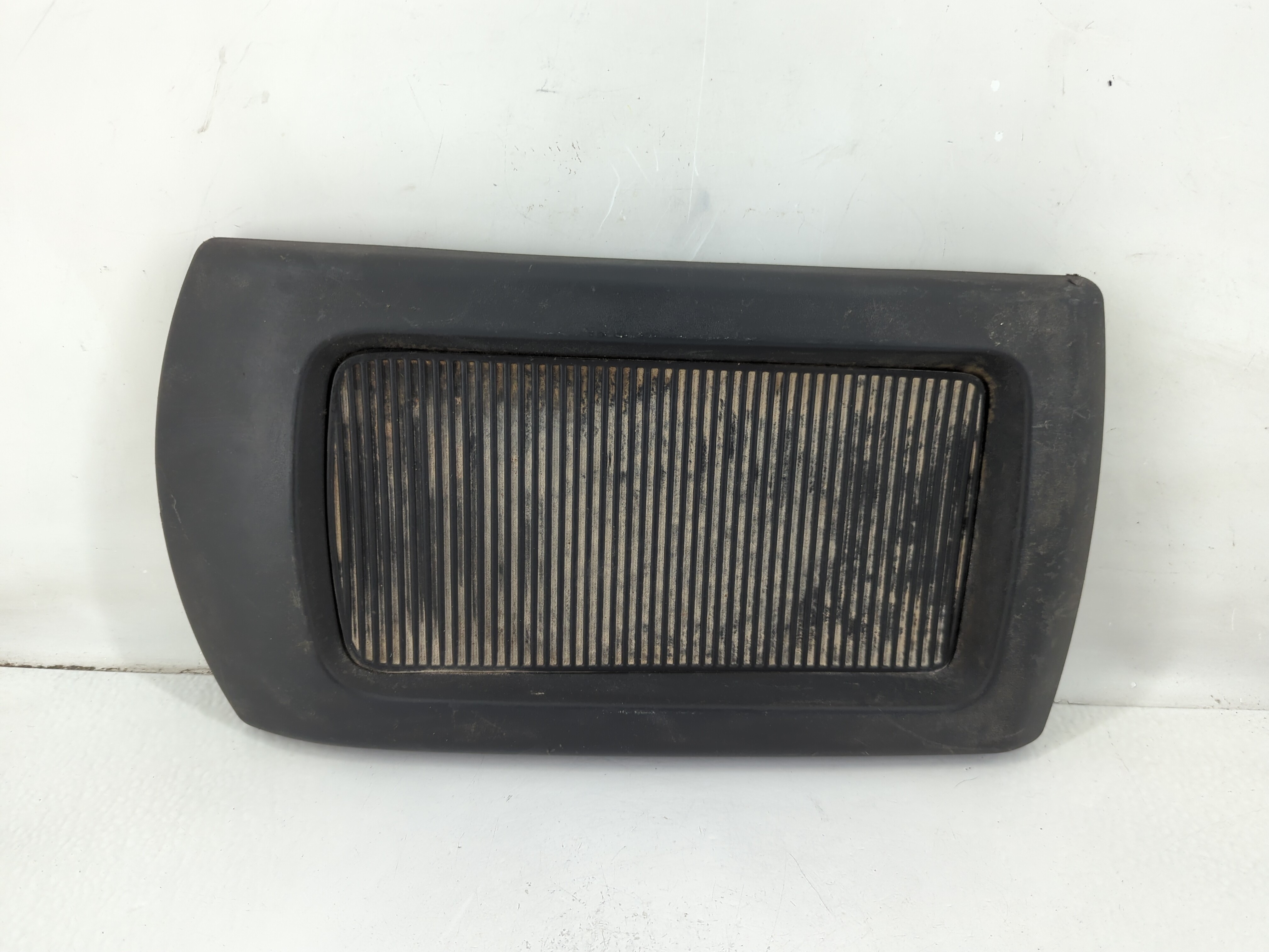 2010 Nissan Armada Center Console Armrest Cover Lid Black 1111346 - Oemusedautoparts1.com