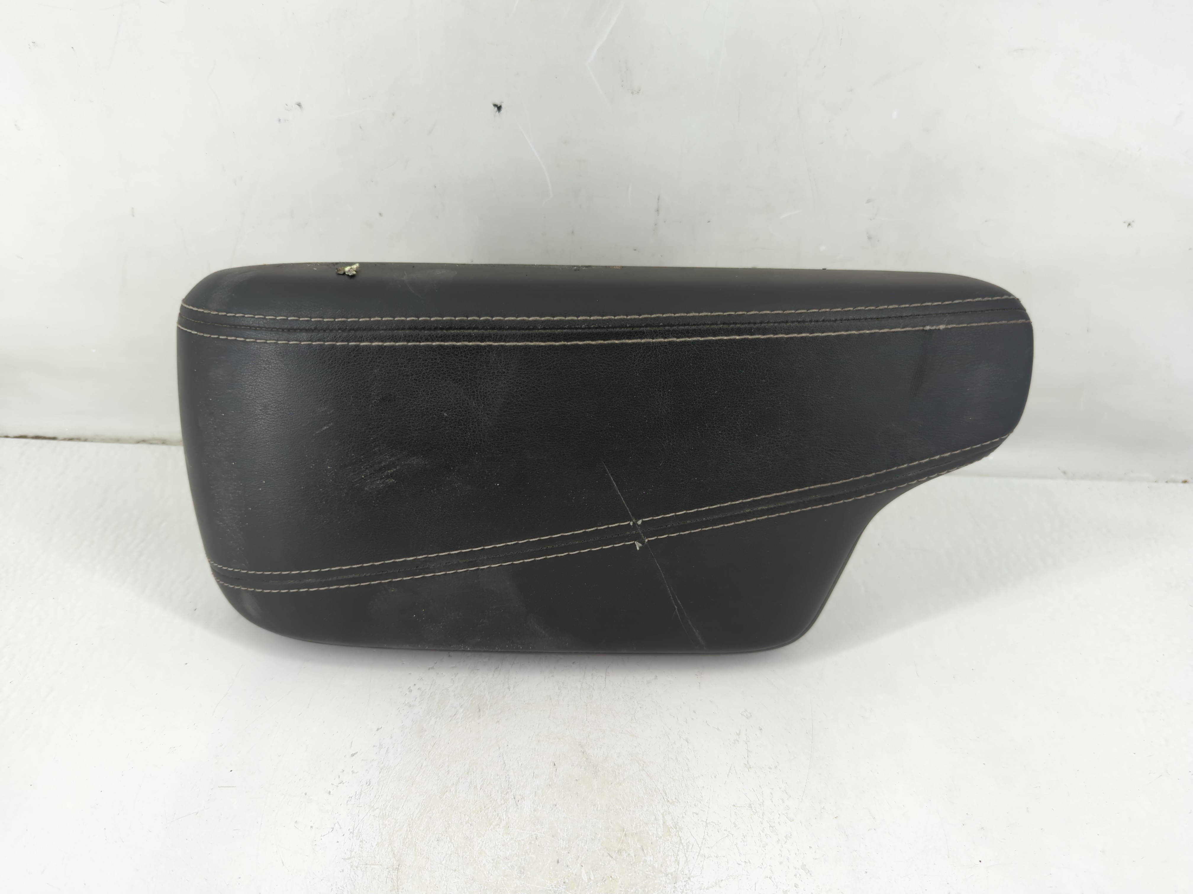 2017-2018 Infiniti Qx30 Center Console Armrest Cover Lid Black 1111354 - Oemusedautoparts1.com