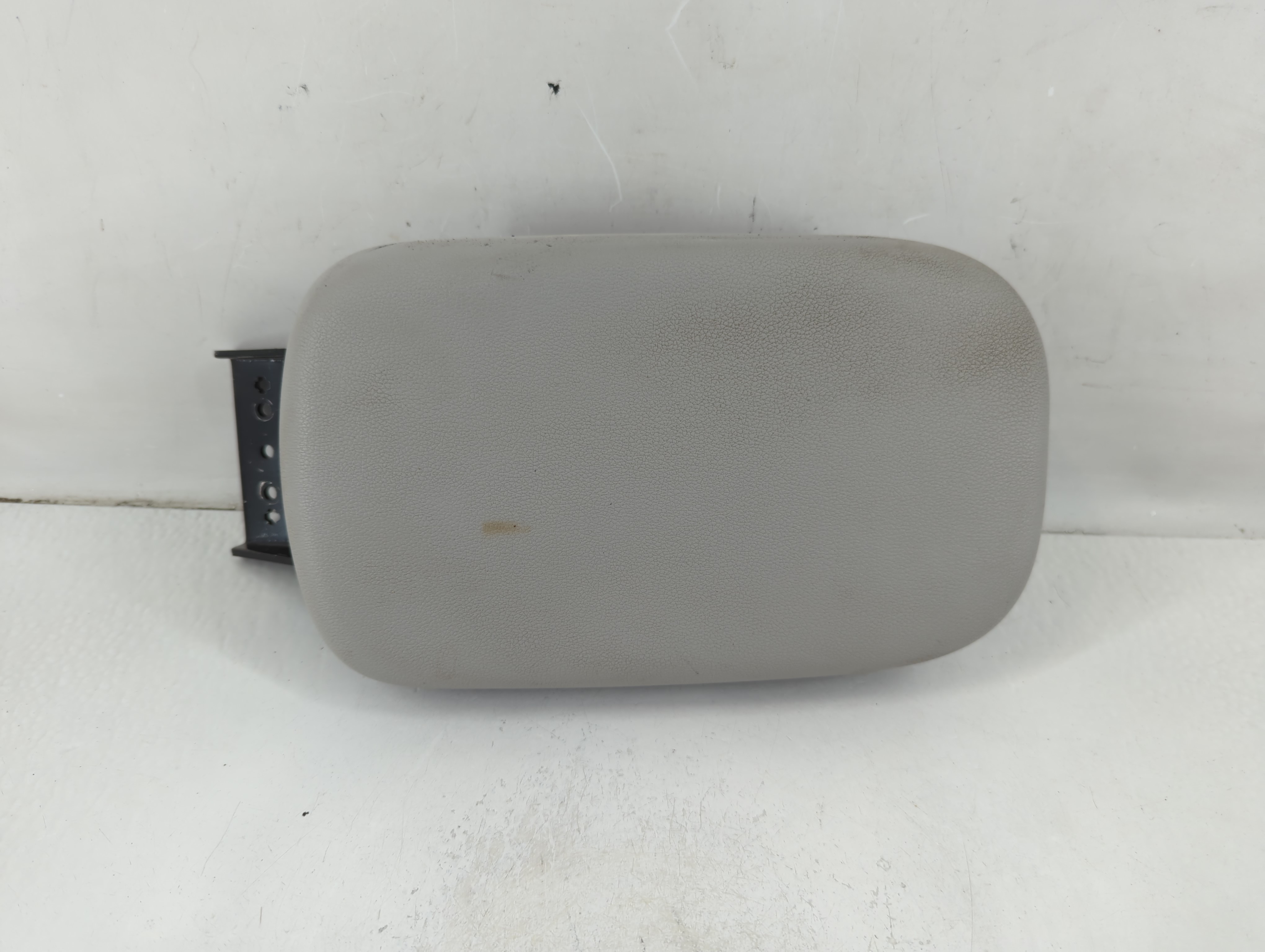2022-2022 Hyundai Kona Center Console Armrest Cover Lid Grey 1111358 - Oemusedautoparts1.com