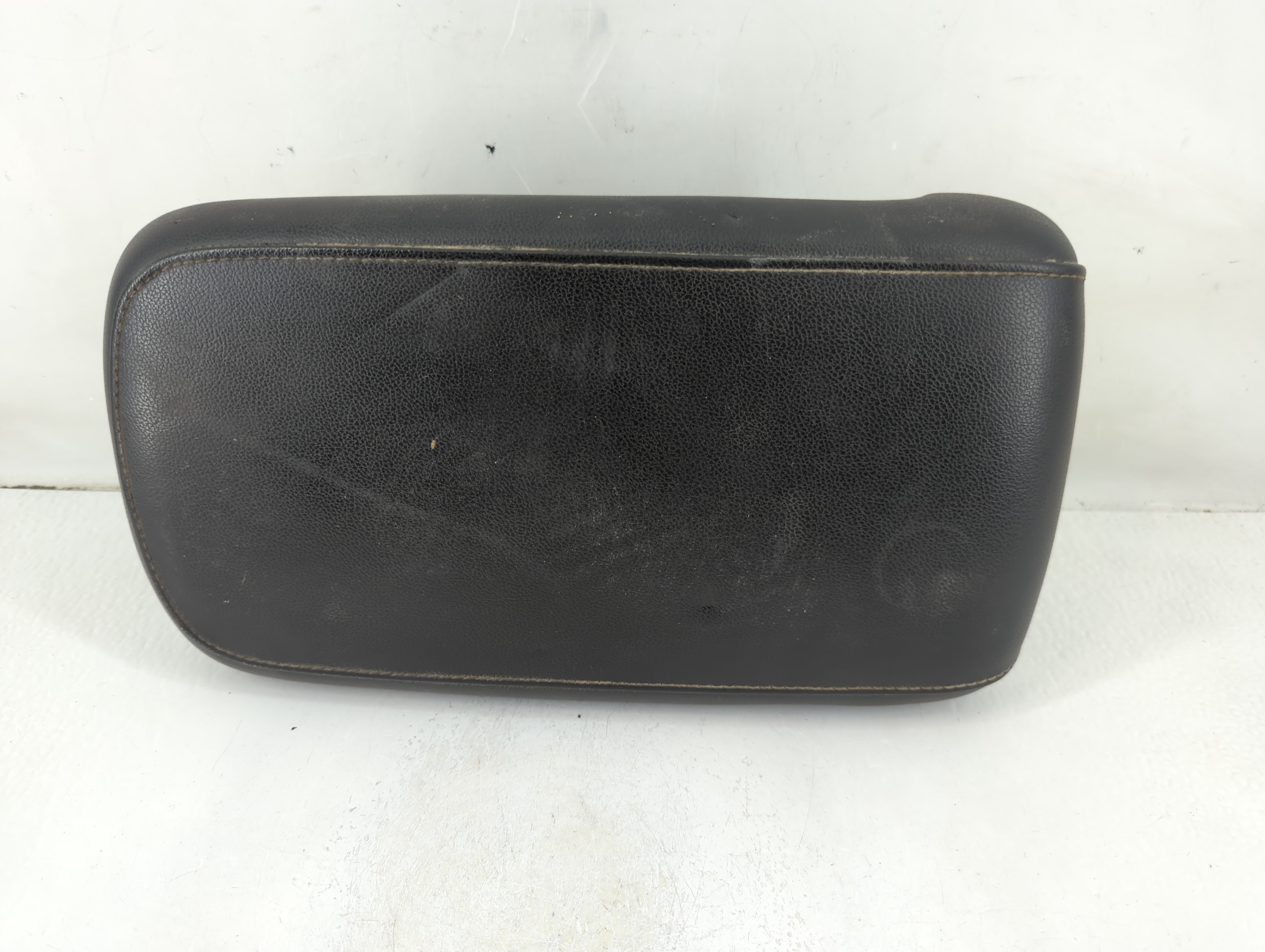 2019 Chevrolet Colorado Center Console Armrest Cover Lid Black 1111359 - Oemusedautoparts1.com
