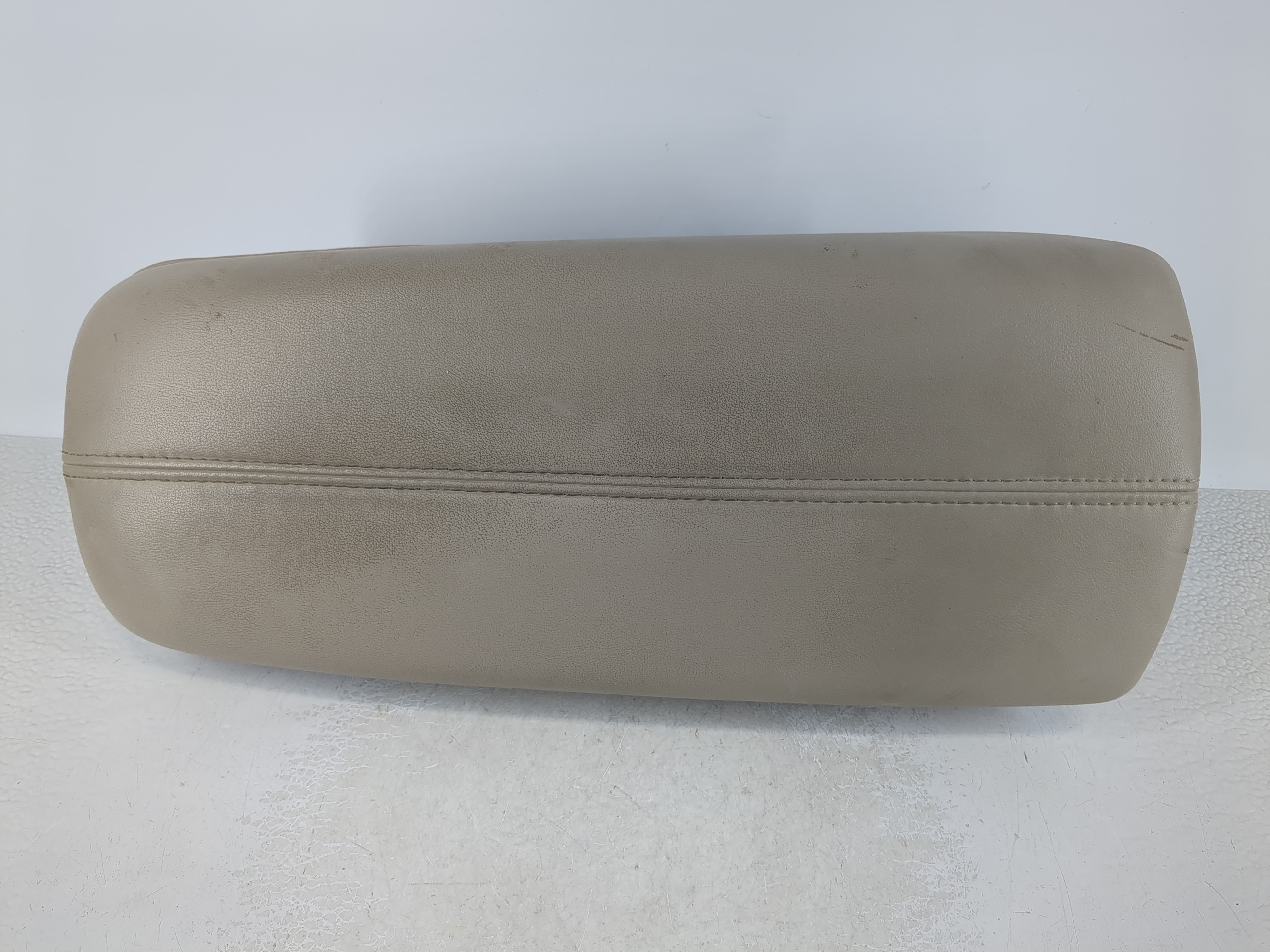2013-2013 Cadillac Xts Center Console Armrest Cover Lid Grey 1111371 - Oemusedautoparts1.com