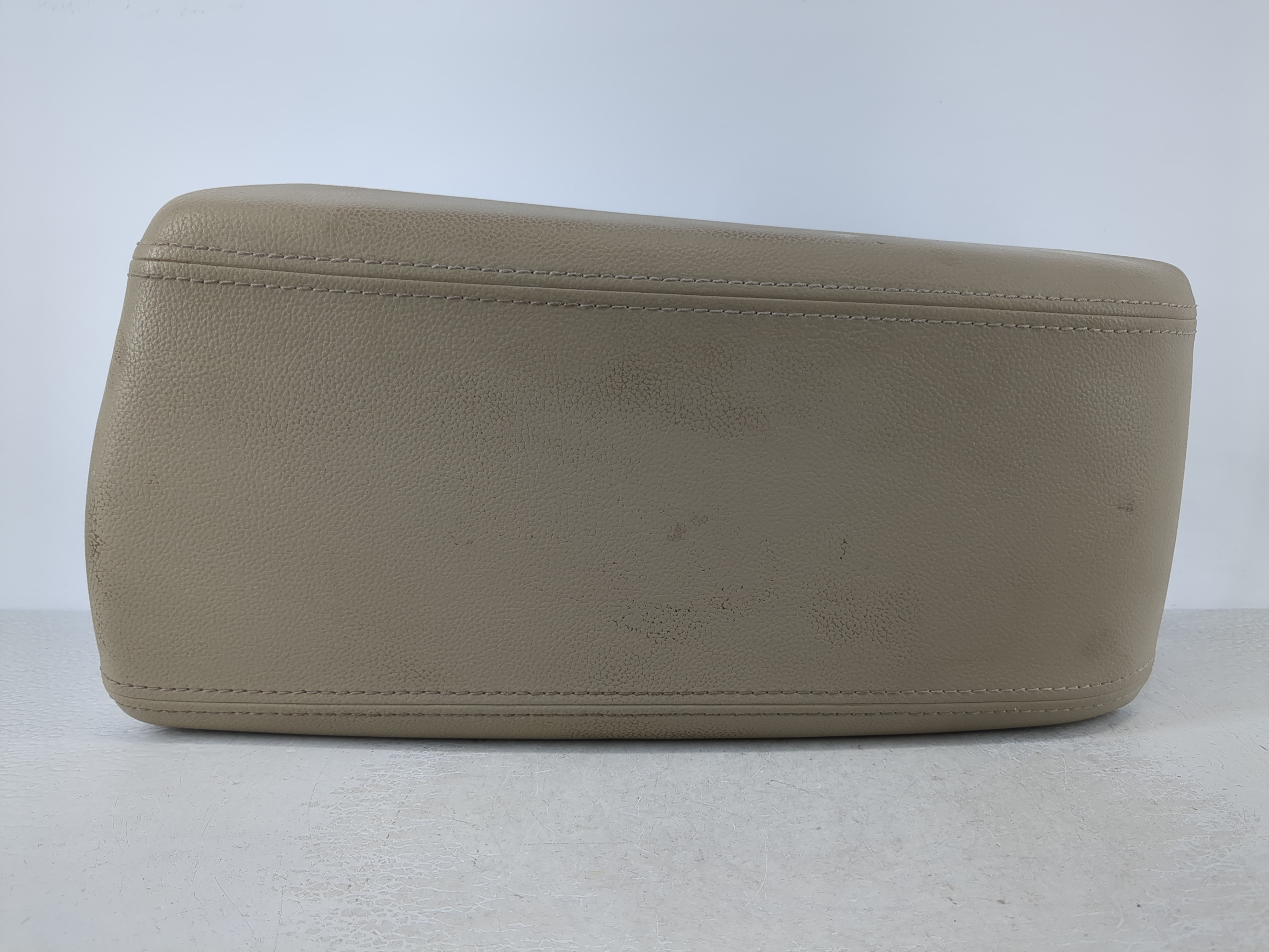 2015-2017 Hyundai Sonata Center Console Armrest Cover Lid Grey 1111381 - Oemusedautoparts1.com