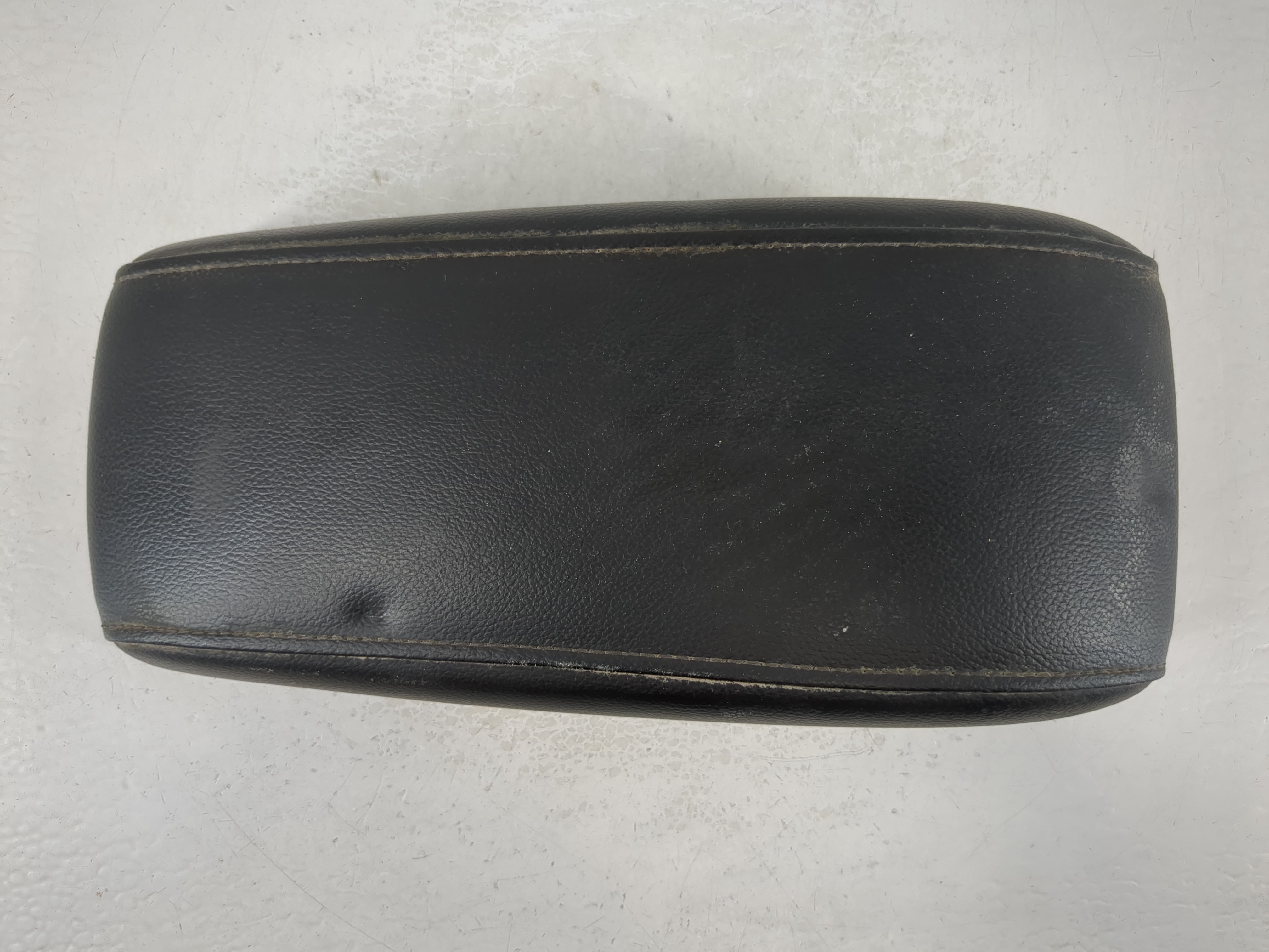 Picture of 2016-2016 Chevrolet Cruze Center Console Armrest Cover Lid Black 1111384