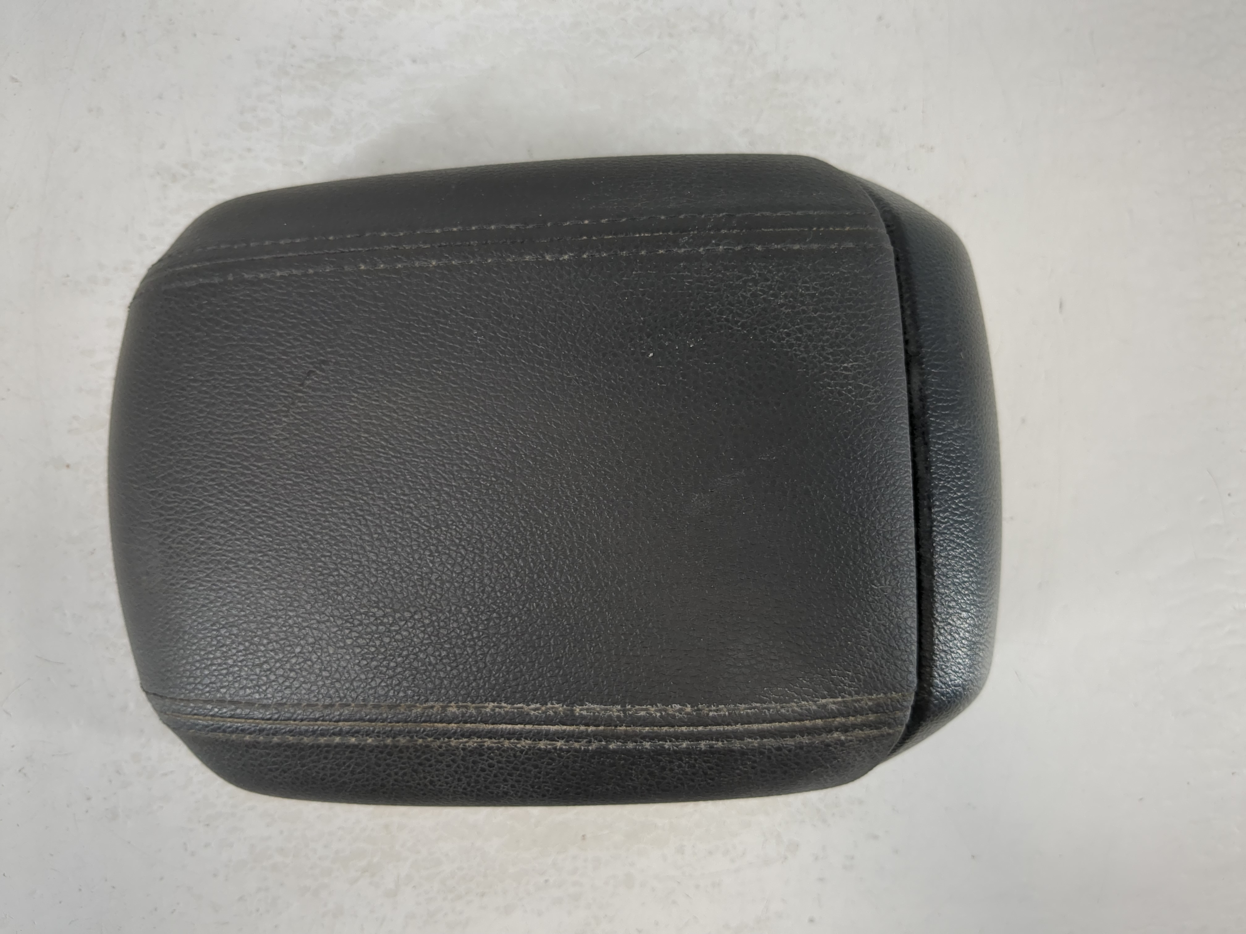 2000-2001 Lexus Es300 Center Console Armrest Cover Lid Black 1111392 - Oemusedautoparts1.com