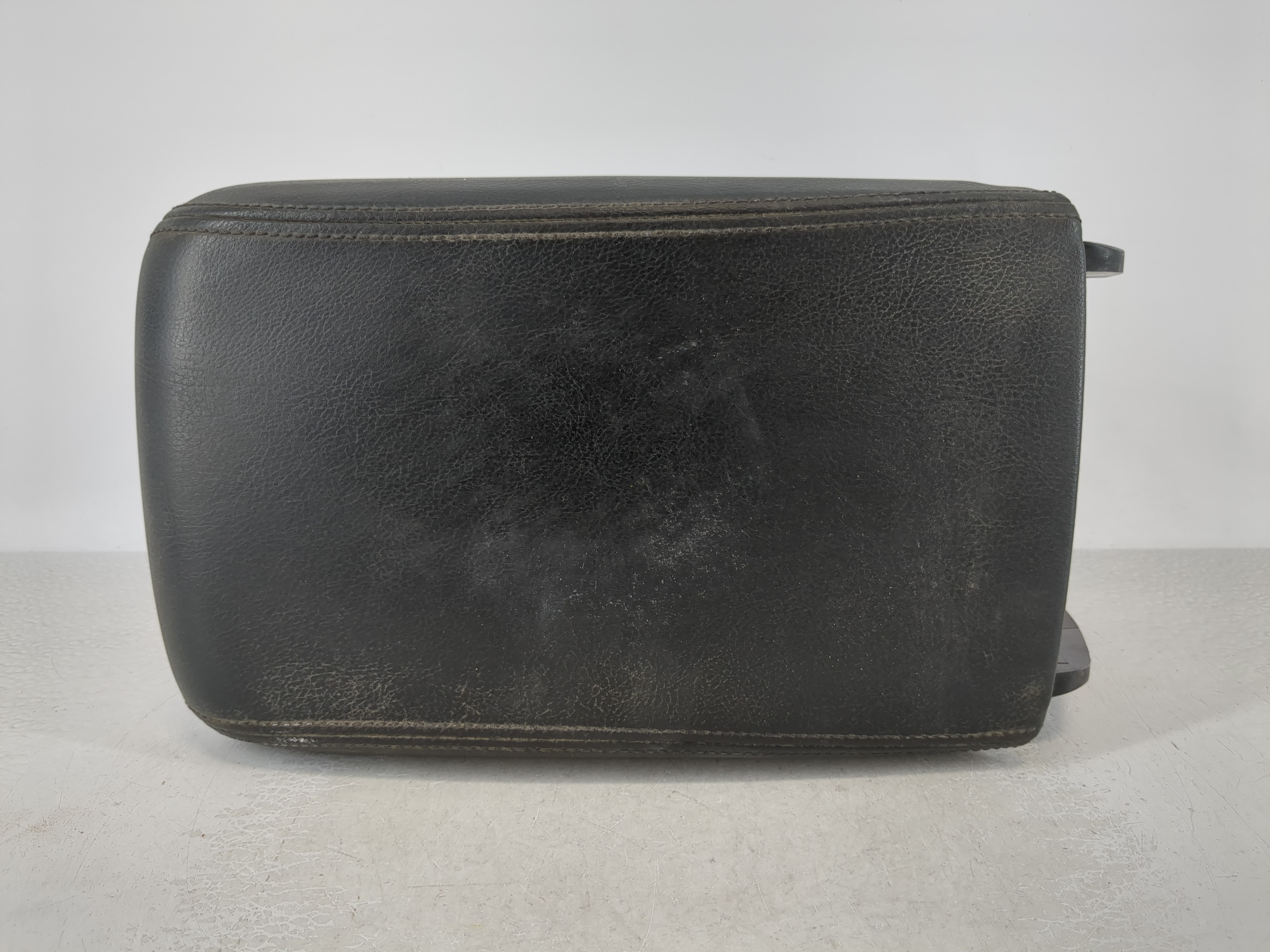 2016-2019 Volkswagen Passat Center Console Armrest Cover Lid Black 1111393 - Oemusedautoparts1.com
