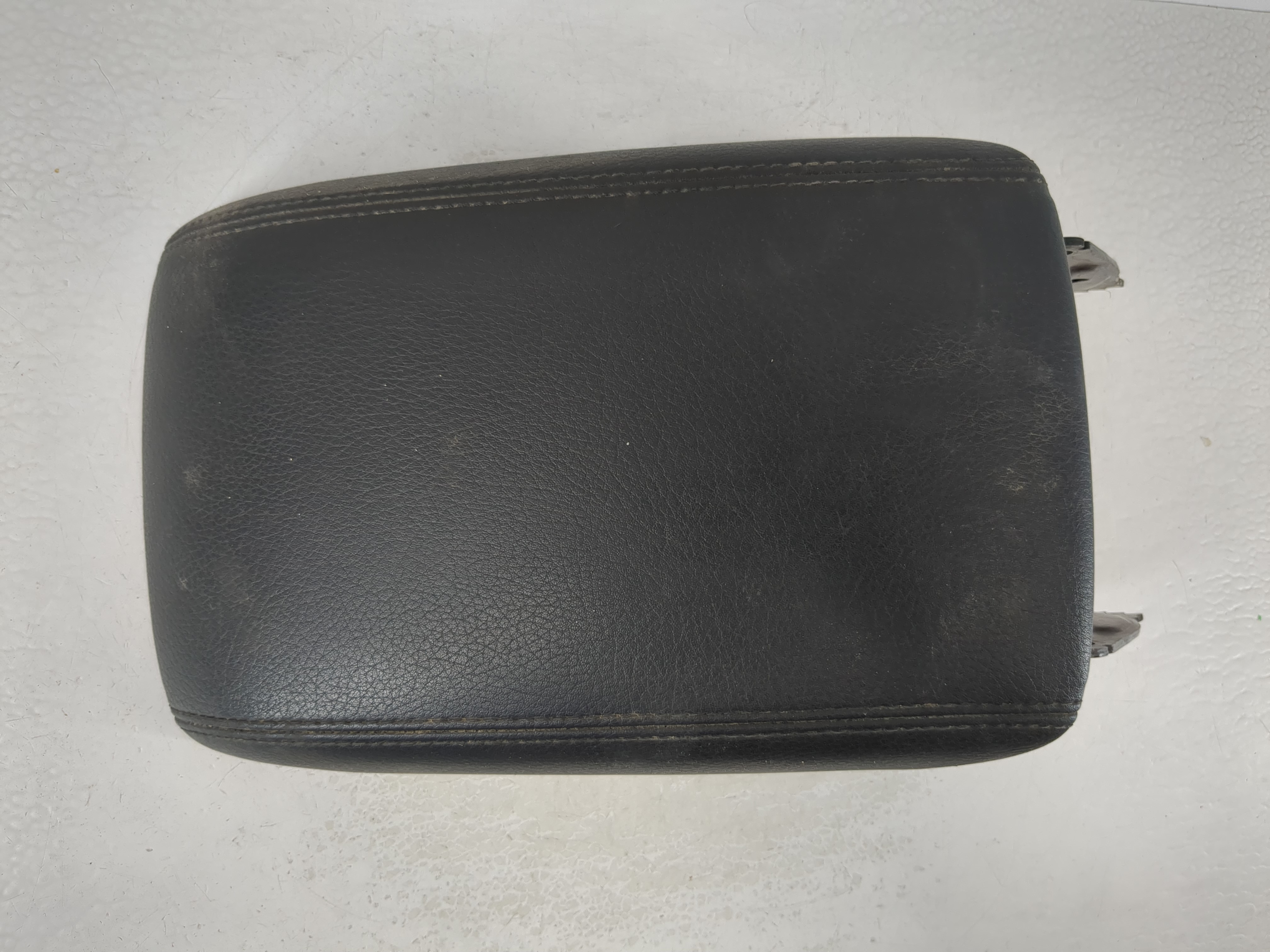 2009-2017 Audi Q5 Center Console Armrest Cover Lid Black 1111396 - Oemusedautoparts1.com