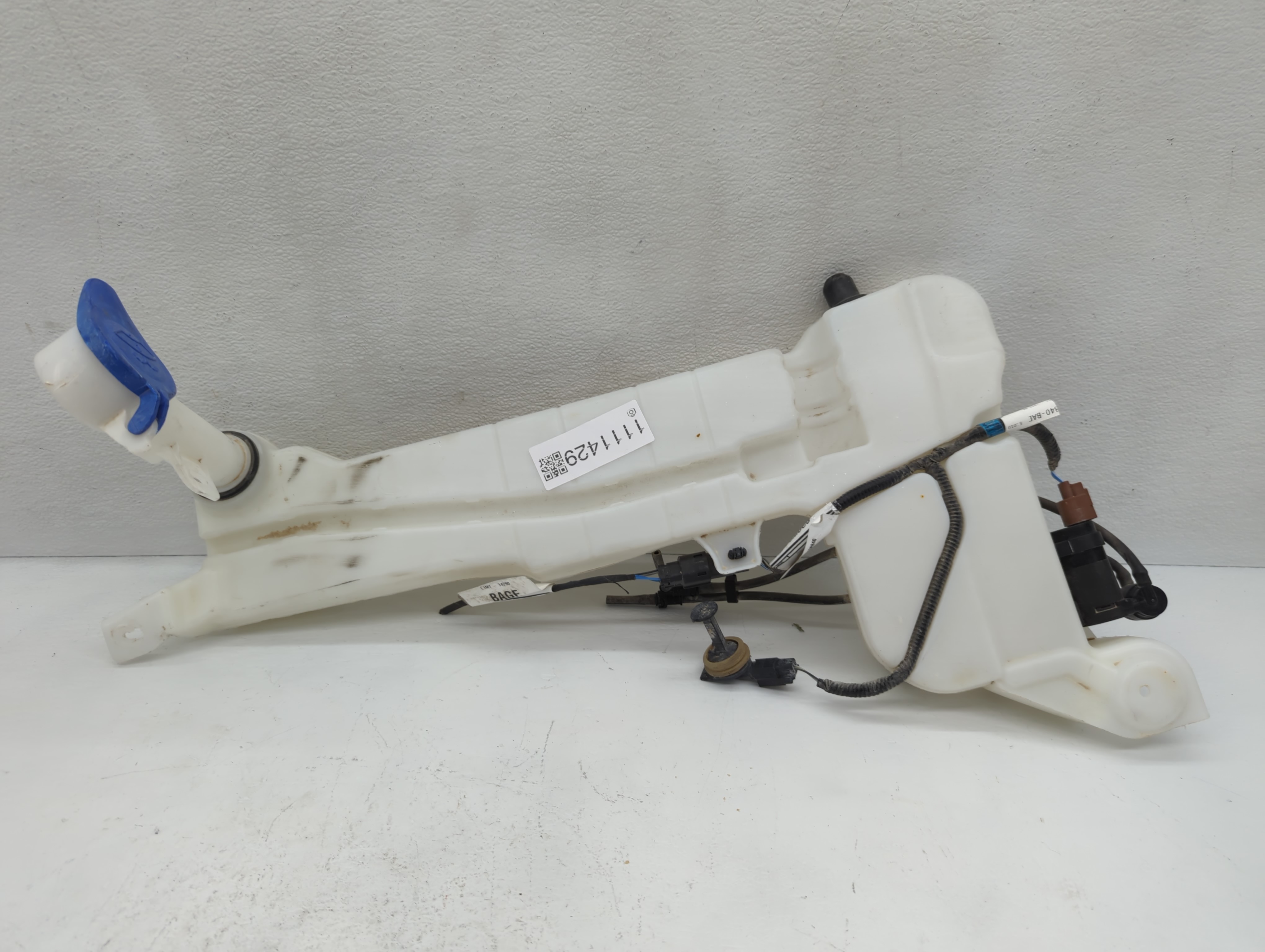 2020-2020 Ford Explorer Windshield Washer Fluid Reservoir Bottle Oem 1111429 - Oemusedautoparts1.com