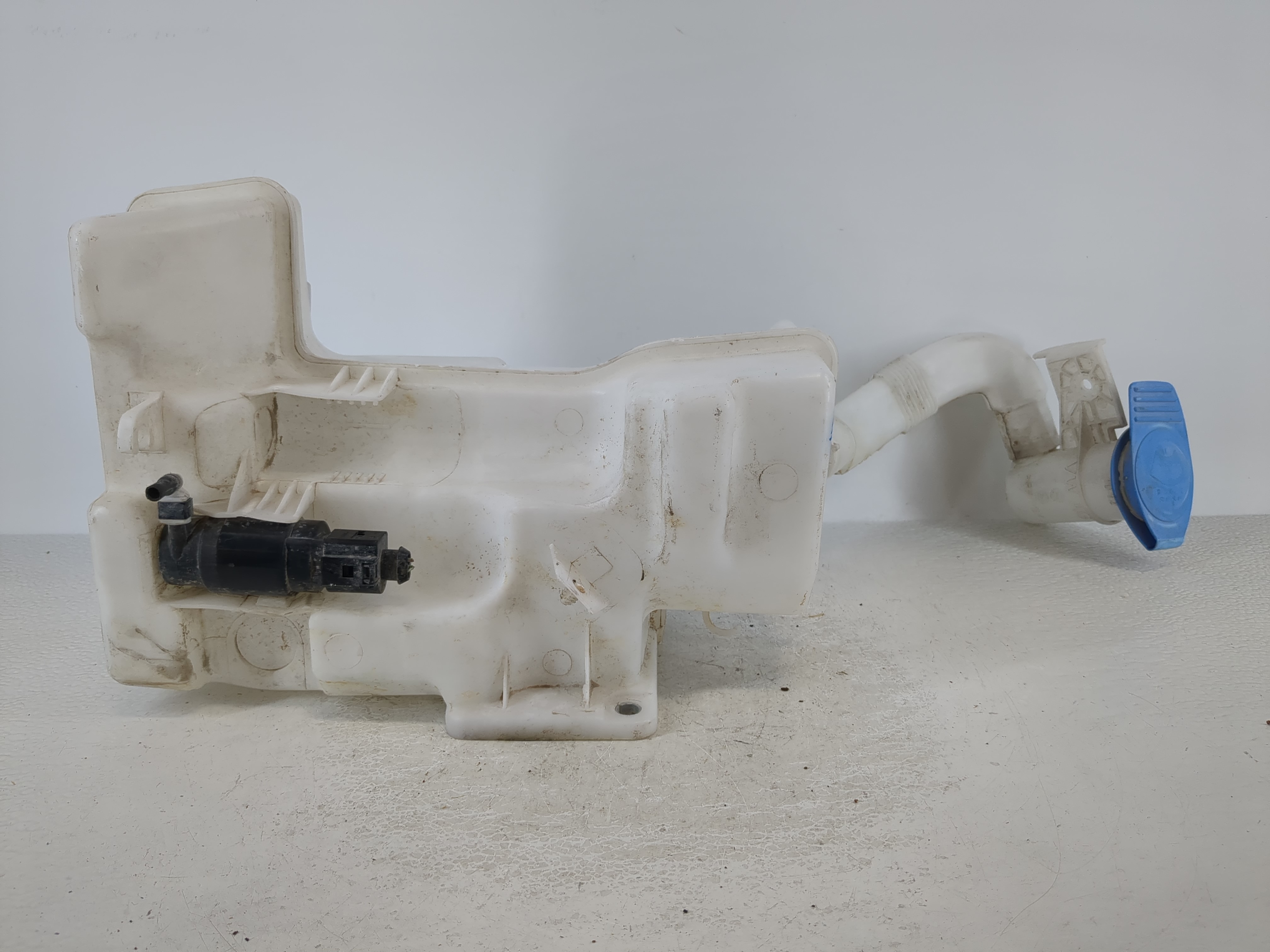 2011-2018 Volkswagen Jetta Windshield Washer Fluid Reservoir Bottle Oem 1111433 - Oemusedautoparts1.com