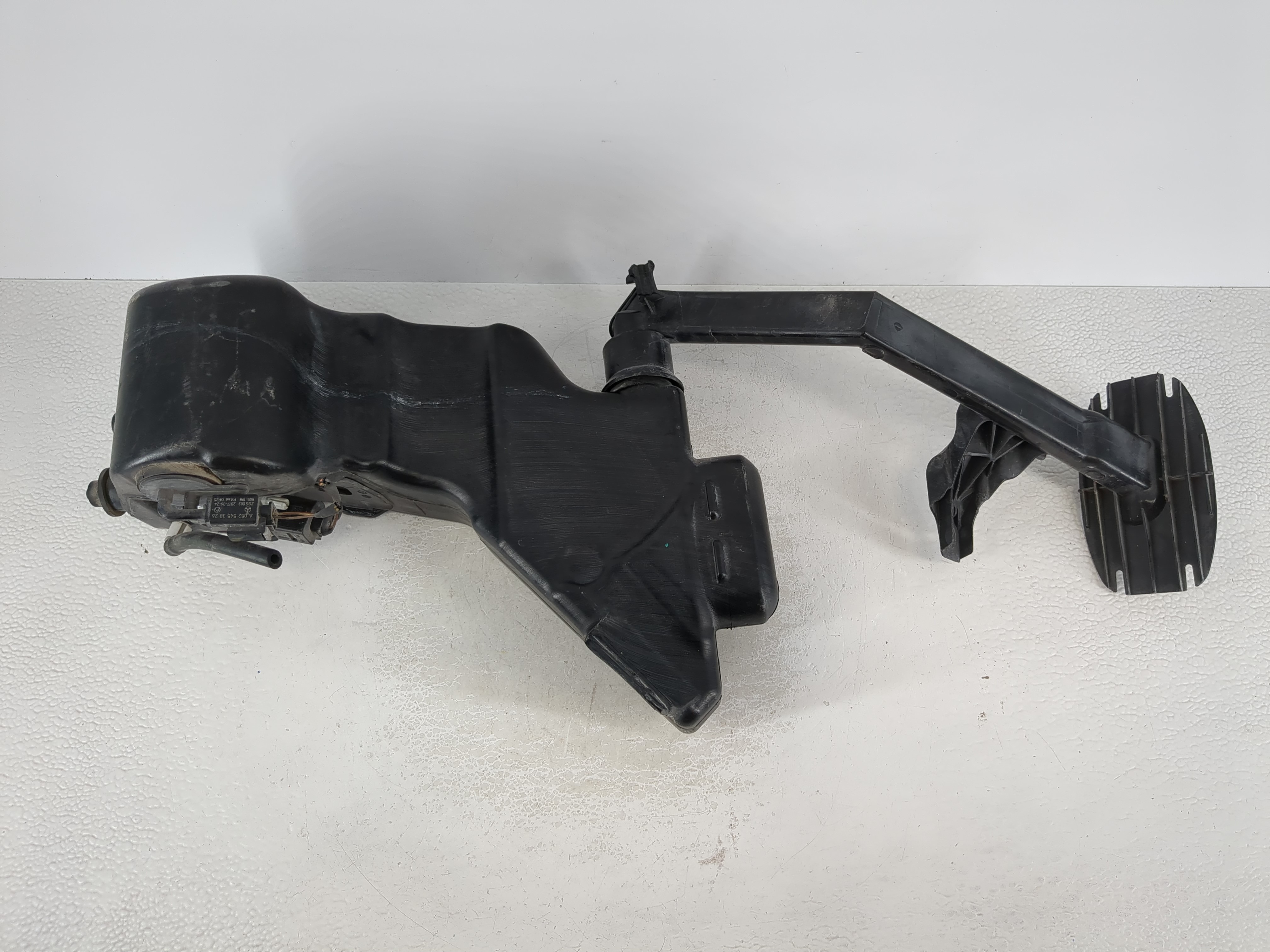 2018 Mercedes-benz C300 Windshield Washer Fluid Reservoir Bottle Oem 1111438 - Oemusedautoparts1.com