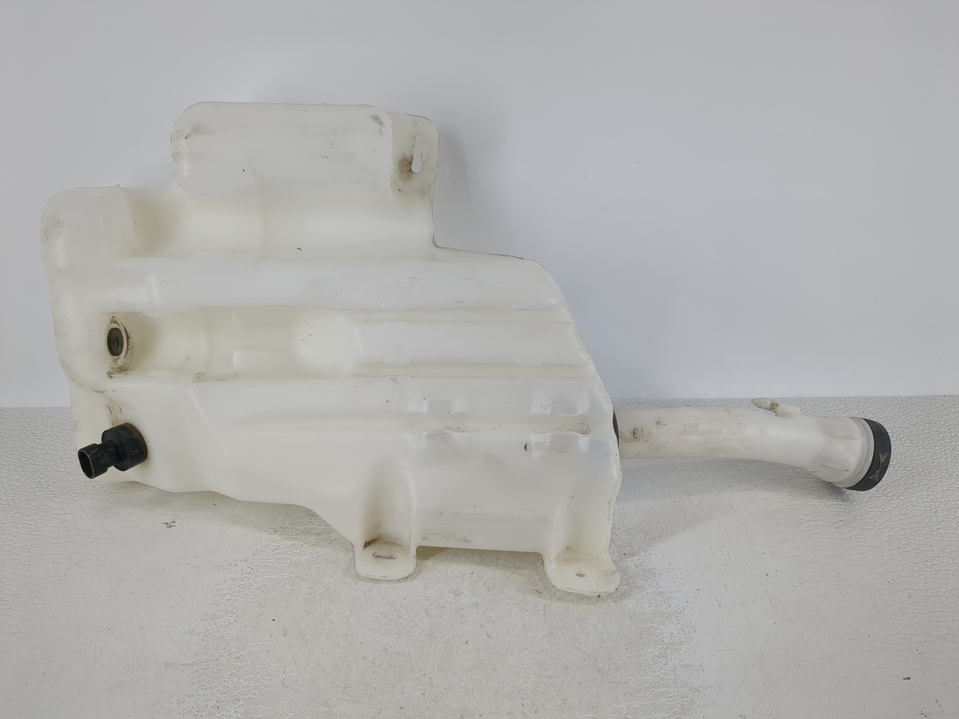 2013-2019 Cadillac Xts Windshield Washer Fluid Reservoir Bottle Oem 1111441 - Oemusedautoparts1.com
