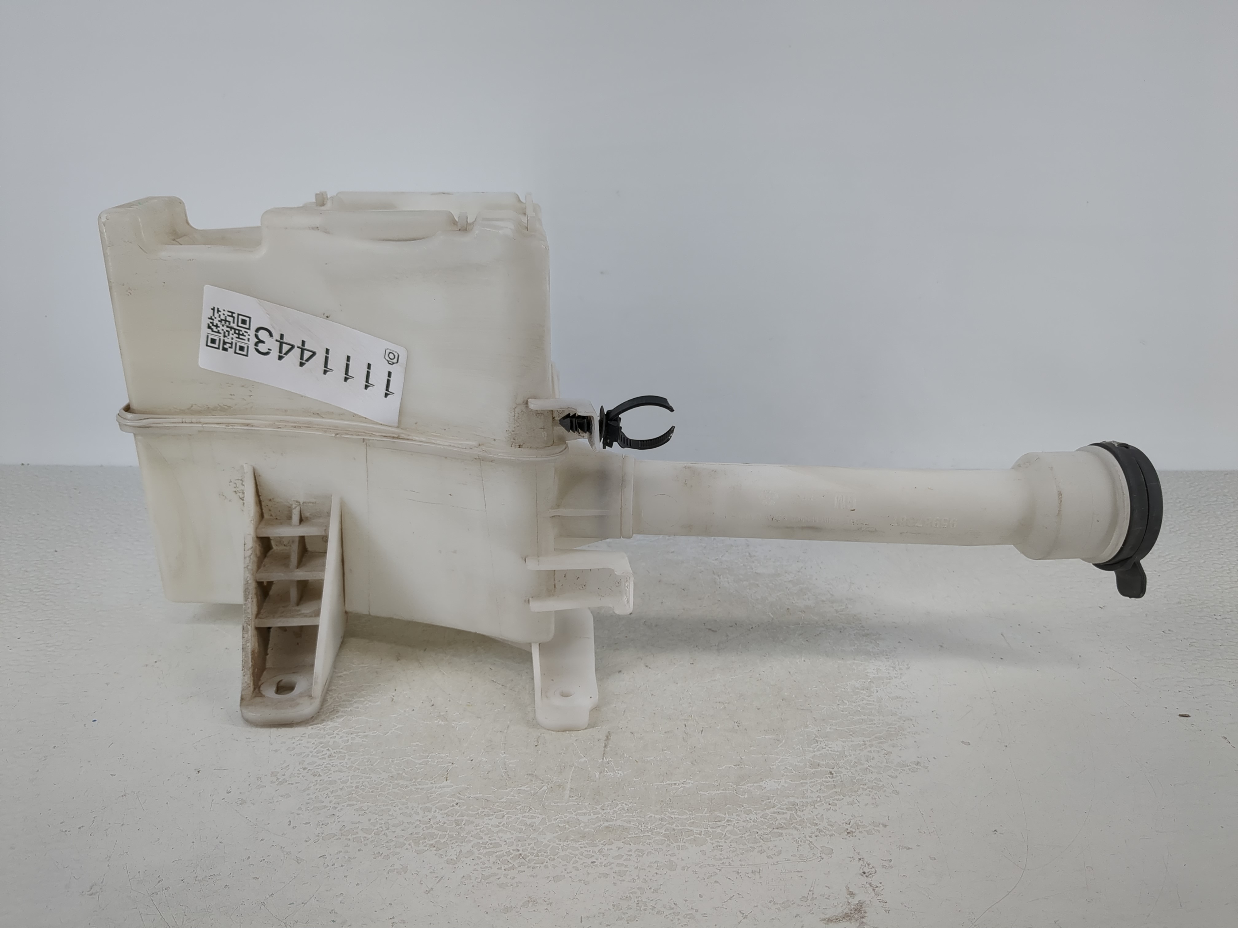2012-2019 Chevrolet Sonic Windshield Washer Fluid Reservoir Bottle Oem 1111443 - Oemusedautoparts1.com