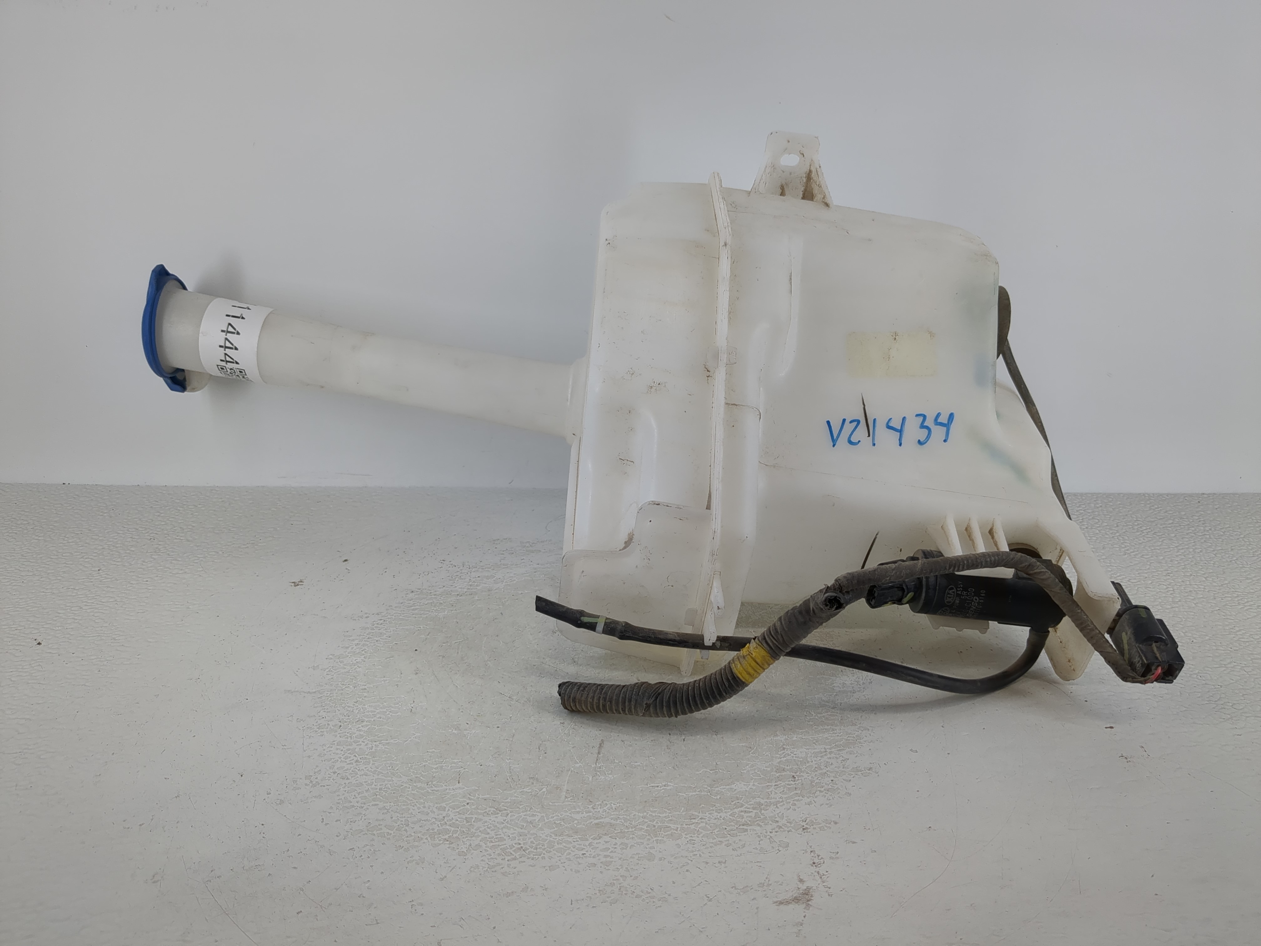2015-2019 Hyundai Sonata Windshield Washer Fluid Reservoir Bottle Oem 1111444 - Oemusedautoparts1.com