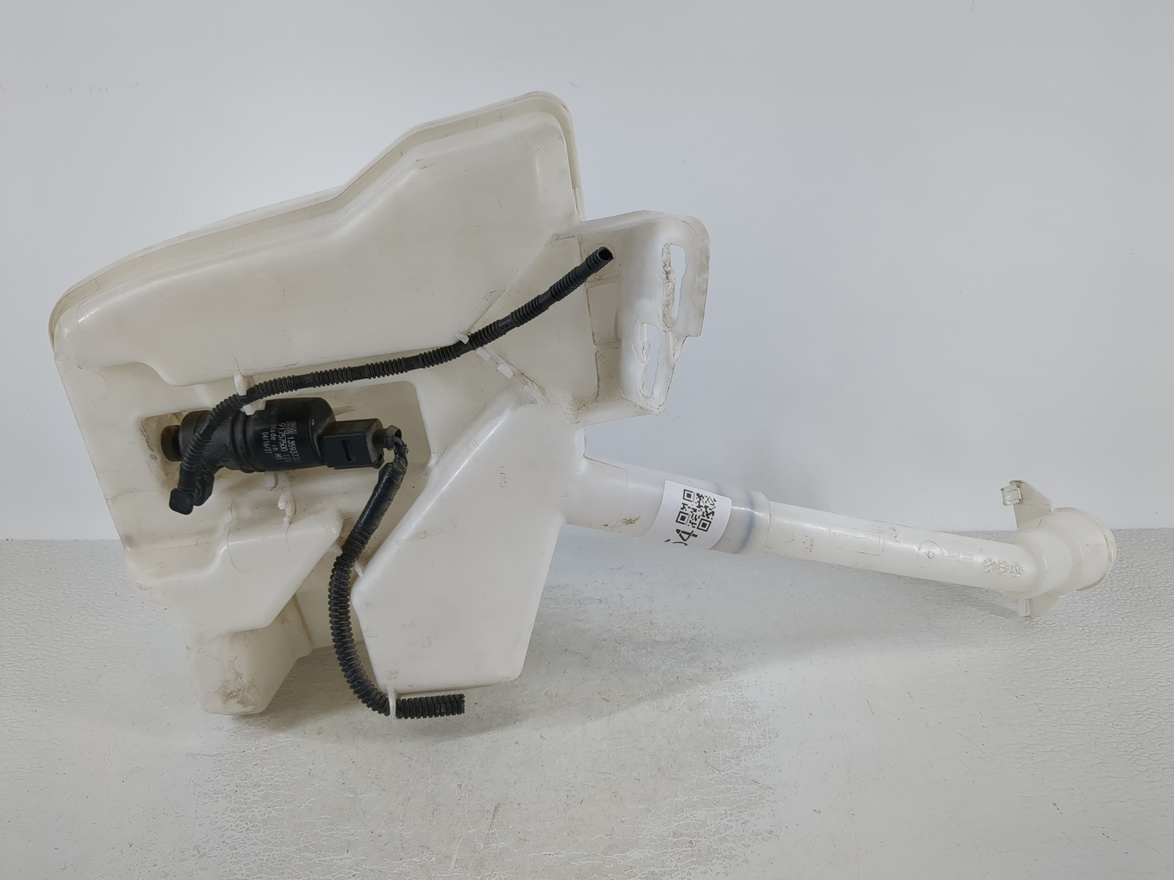 Picture of 2016-2019 Chevrolet Cruze Windshield Washer Fluid Reservoir Bottle Oem 1111454