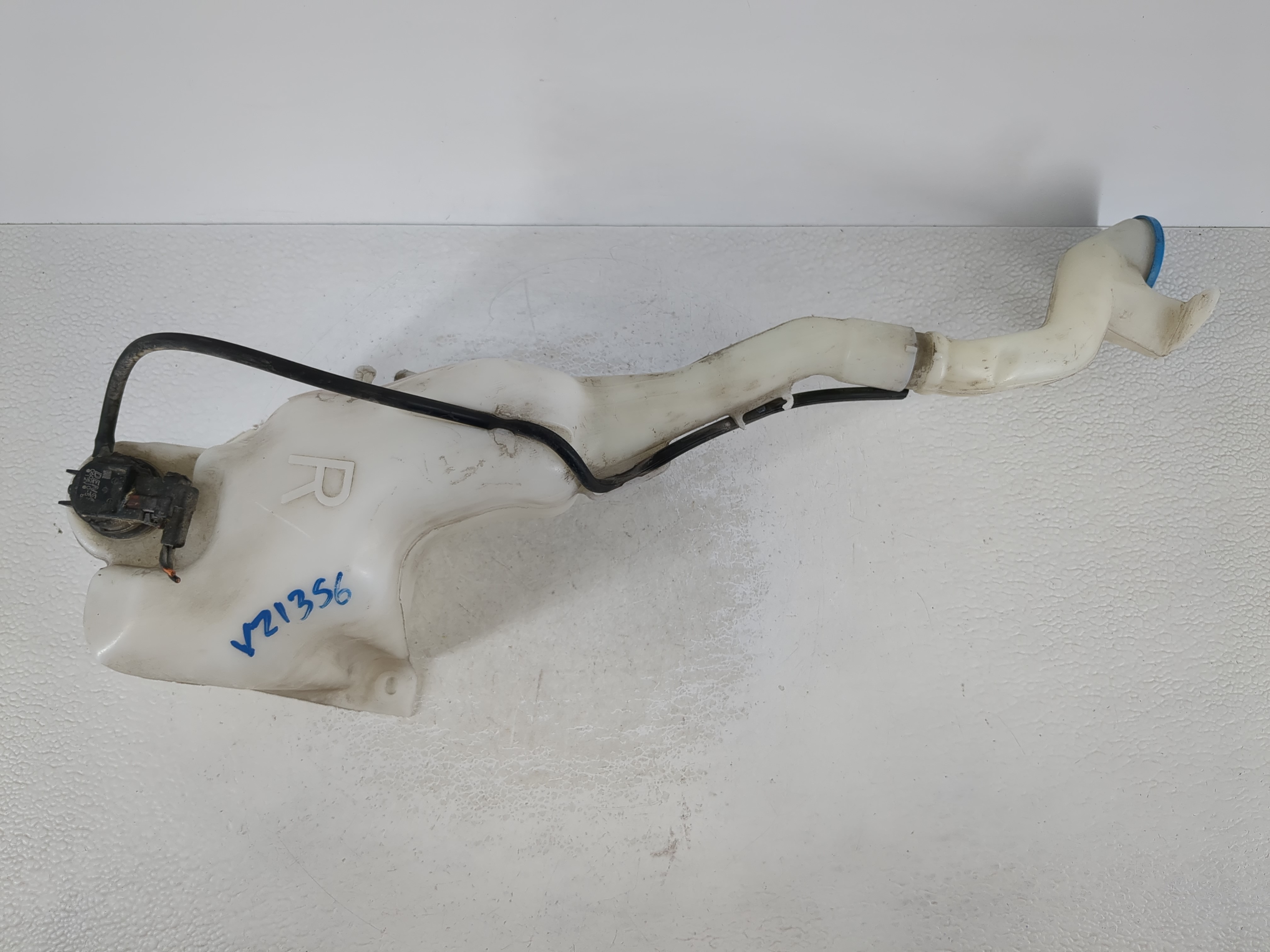 Picture of 2006-2011 Honda Civic Windshield Washer Fluid Reservoir Bottle Oem 1111458