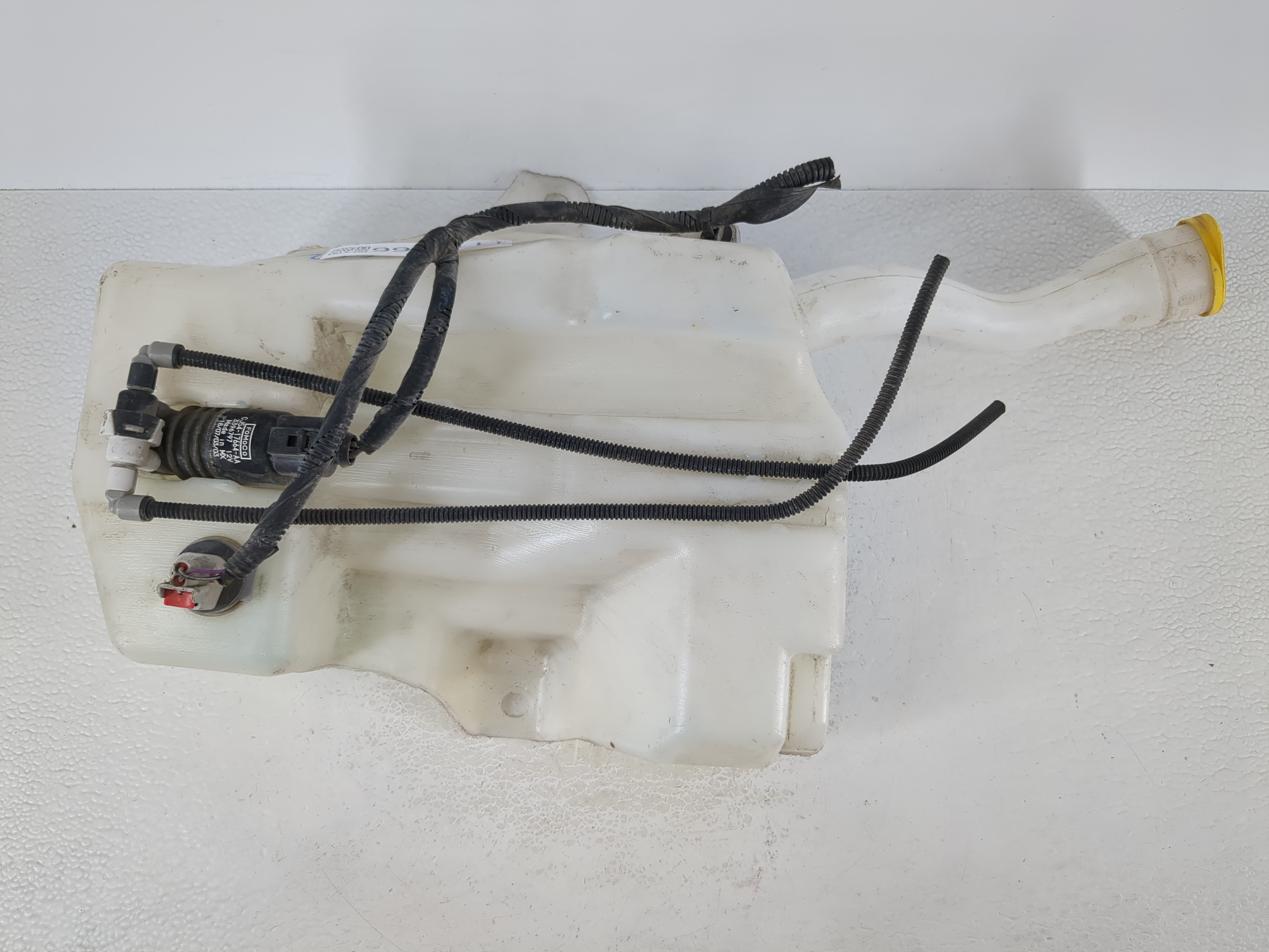 2015-2019 Ford Escape Windshield Washer Fluid Reservoir Bottle Oem 1111466 - Oemusedautoparts1.com