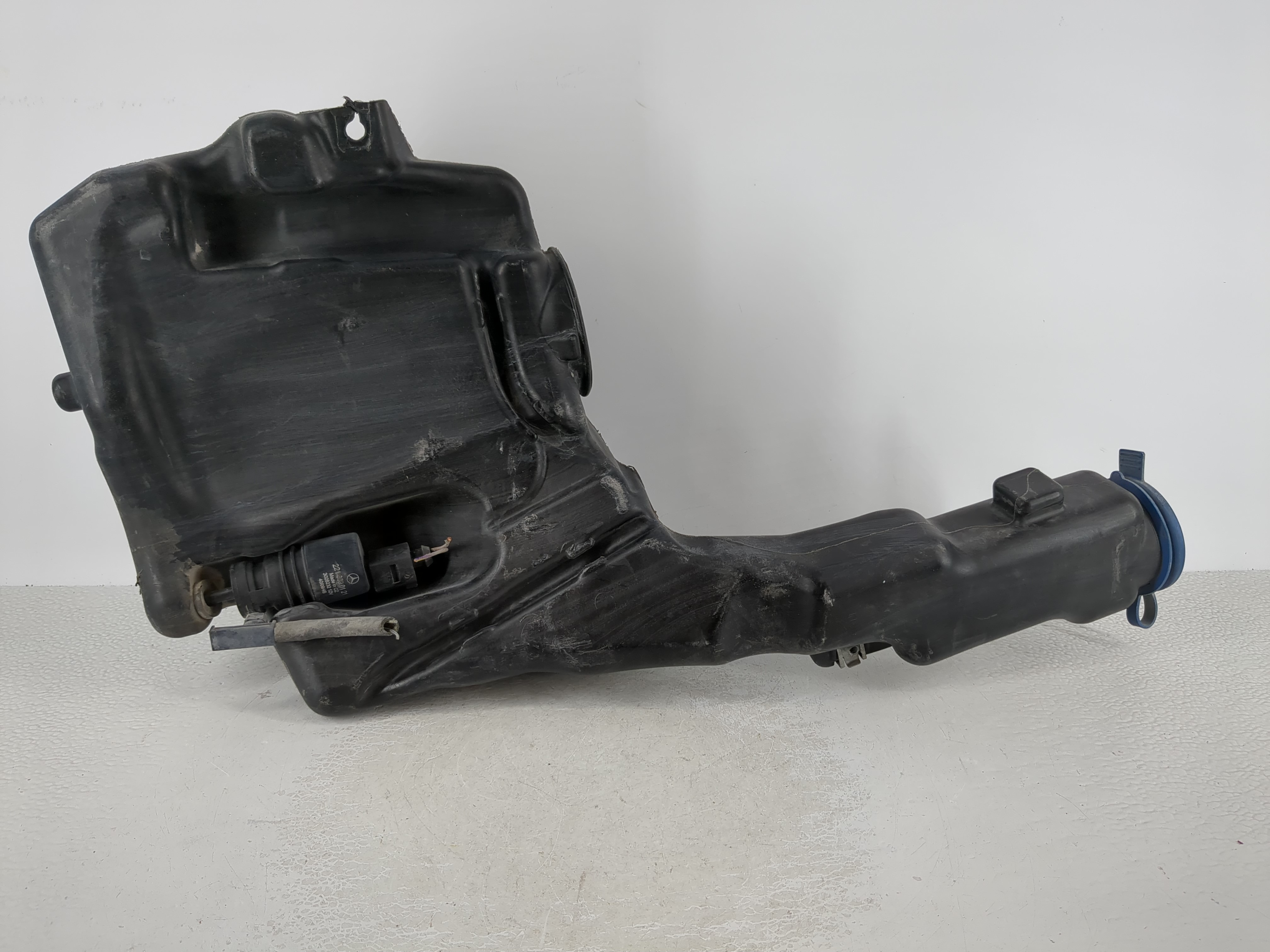 2010 Mercedes-benz E350 Windshield Washer Fluid Reservoir Bottle Oem 1111469 - Oemusedautoparts1.com