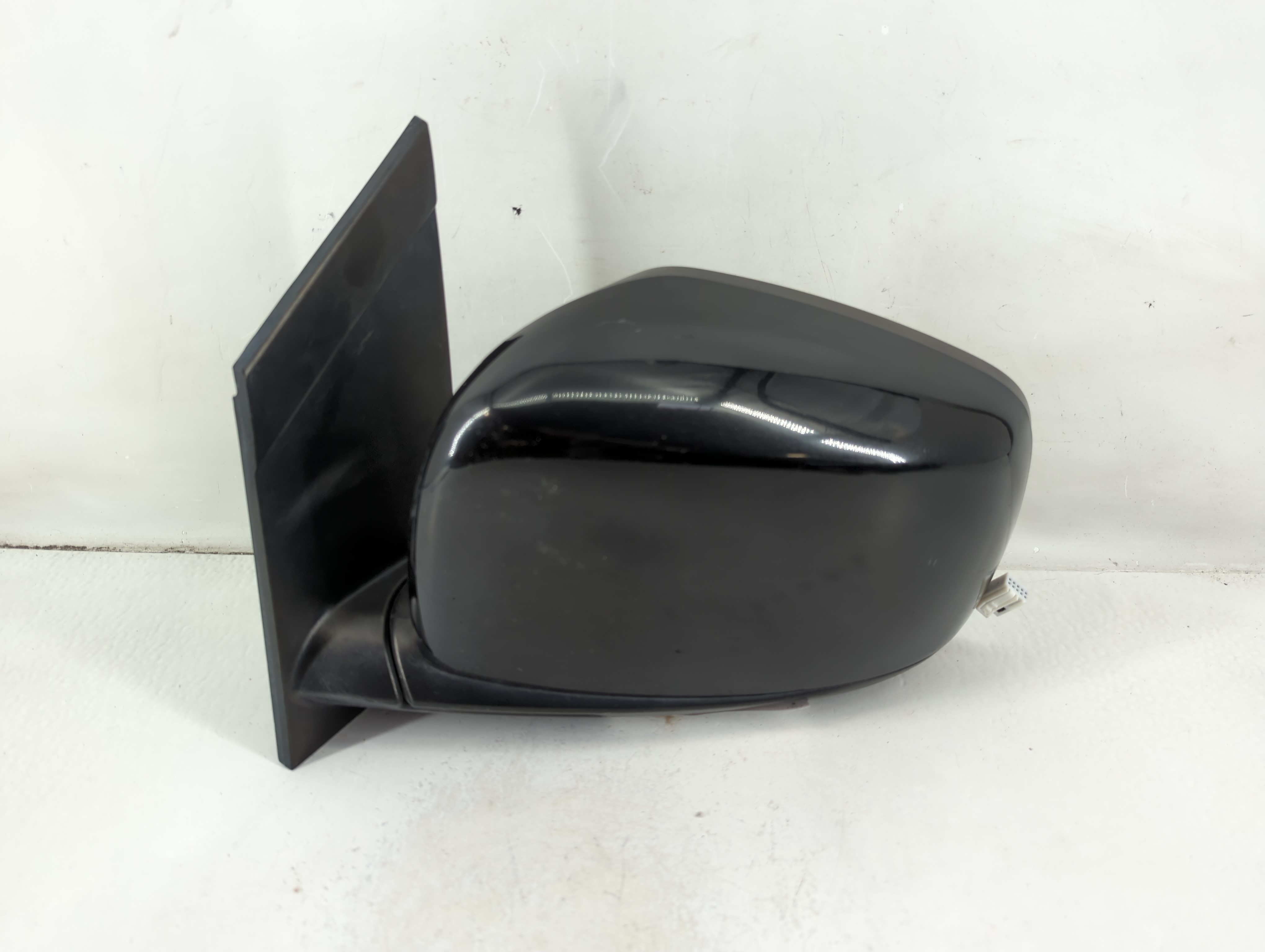 2011 Chrysler Town & Country Driver Left Side View Power Door Mirror 1111490 - Oemusedautoparts1.com