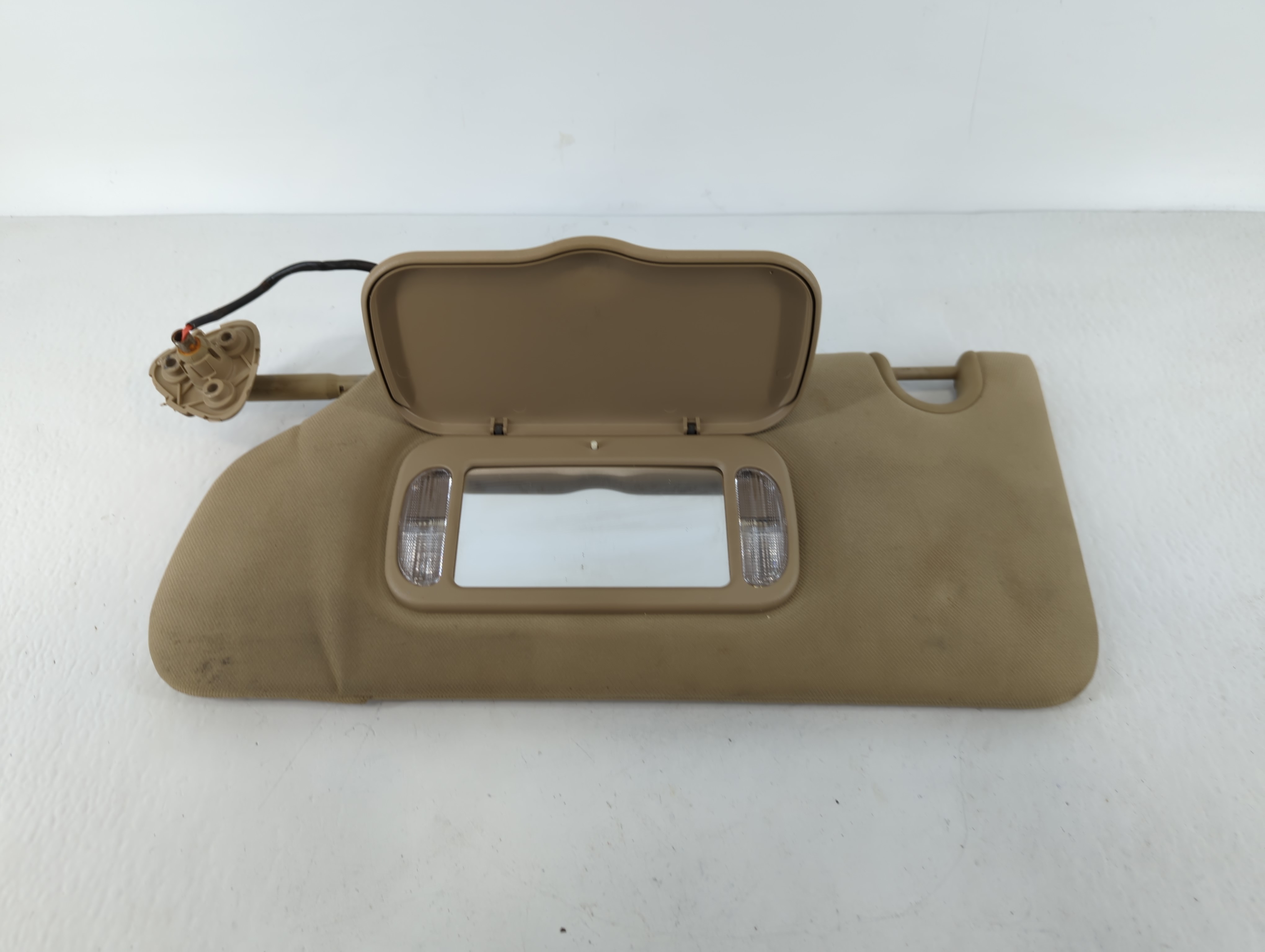 2006-2011 Buick Lucerne Driver Sun Visor Mirror Left Sunvisor Beige 1111539 - Oemusedautoparts1.com