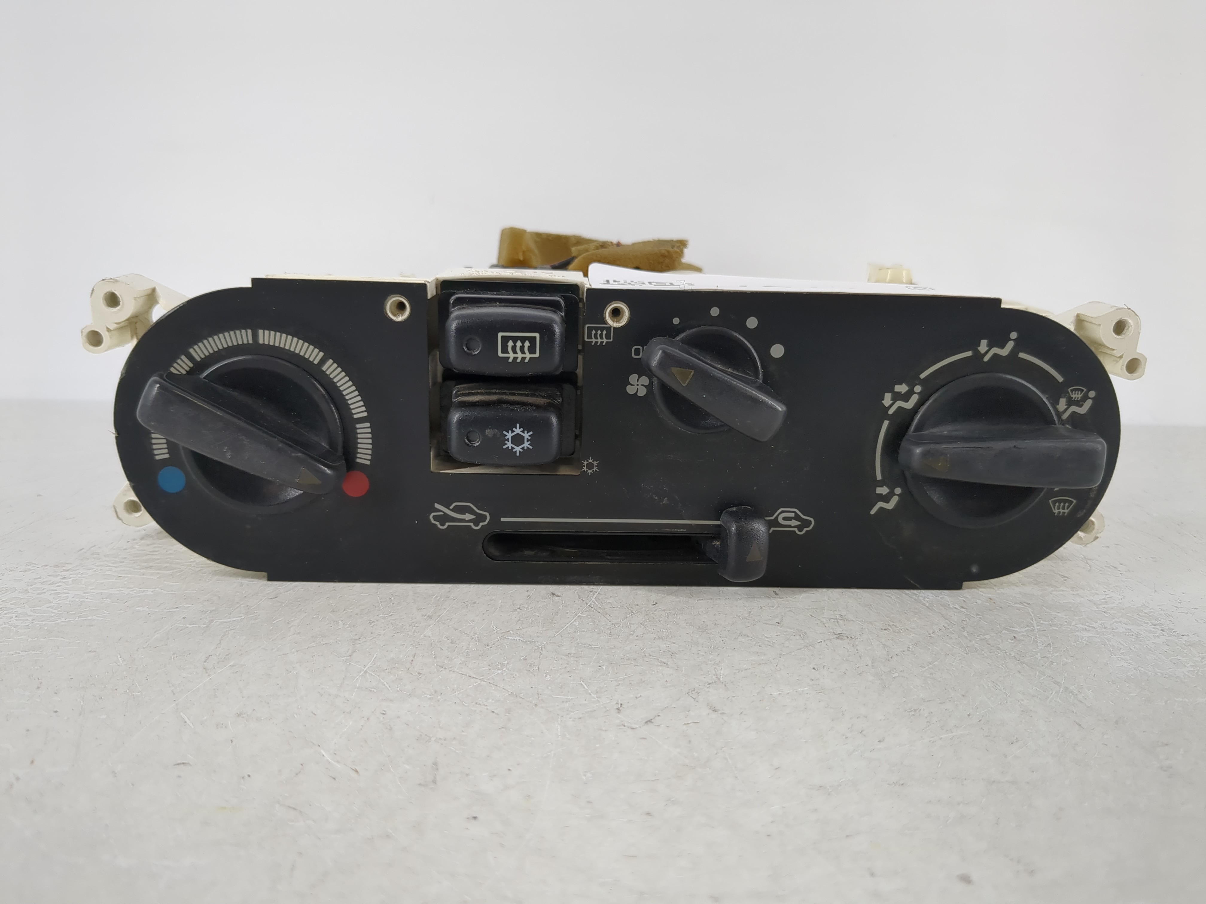 1997-2002 Mitsubishi Mirage Ac Heater Climate Control Mr450298 1111674 - Oemusedautoparts1.com