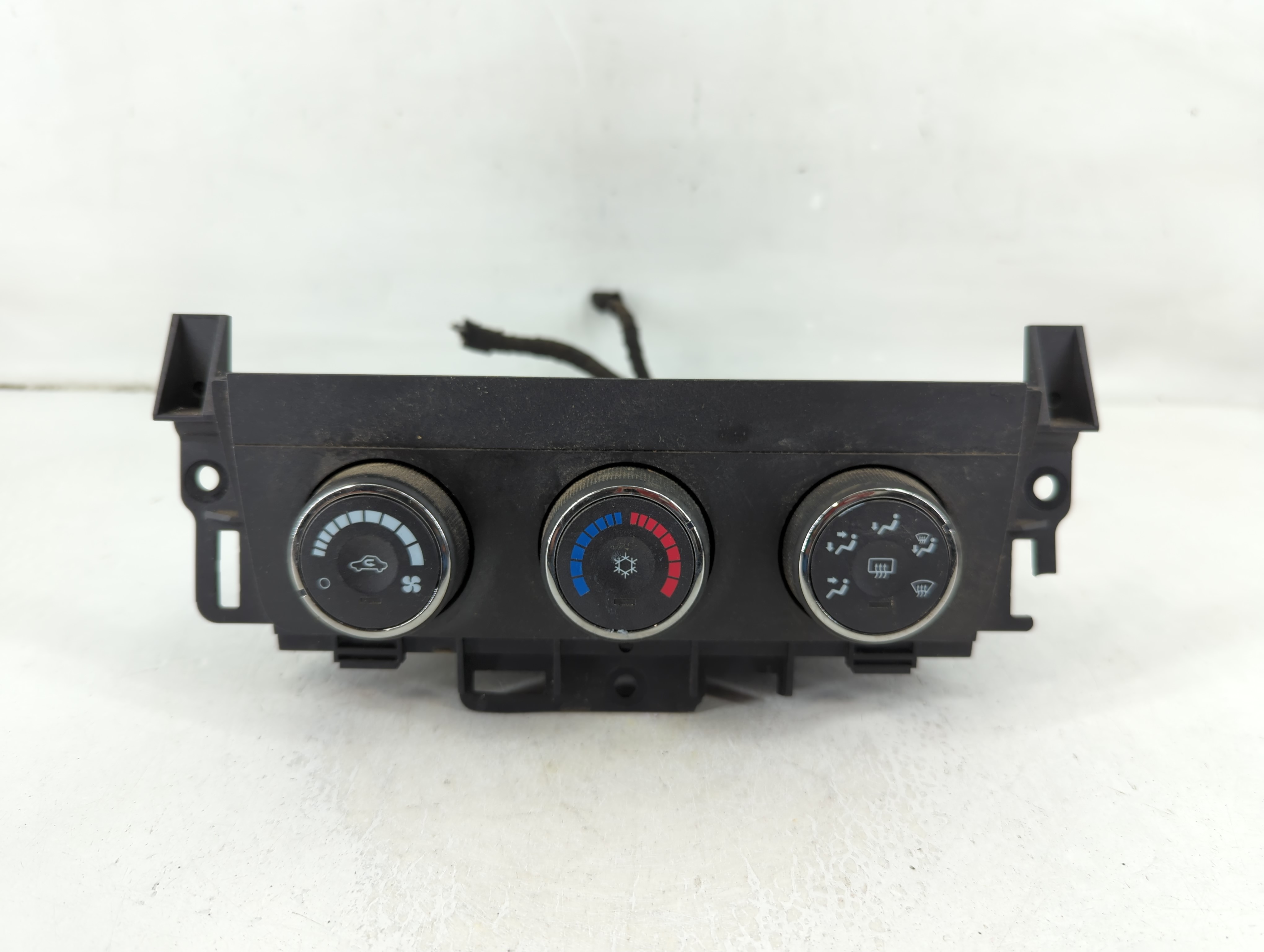 2006-2006 Buick Lucerne Ac Heater Climate Control 15817931 1111698 - Oemusedautoparts1.com