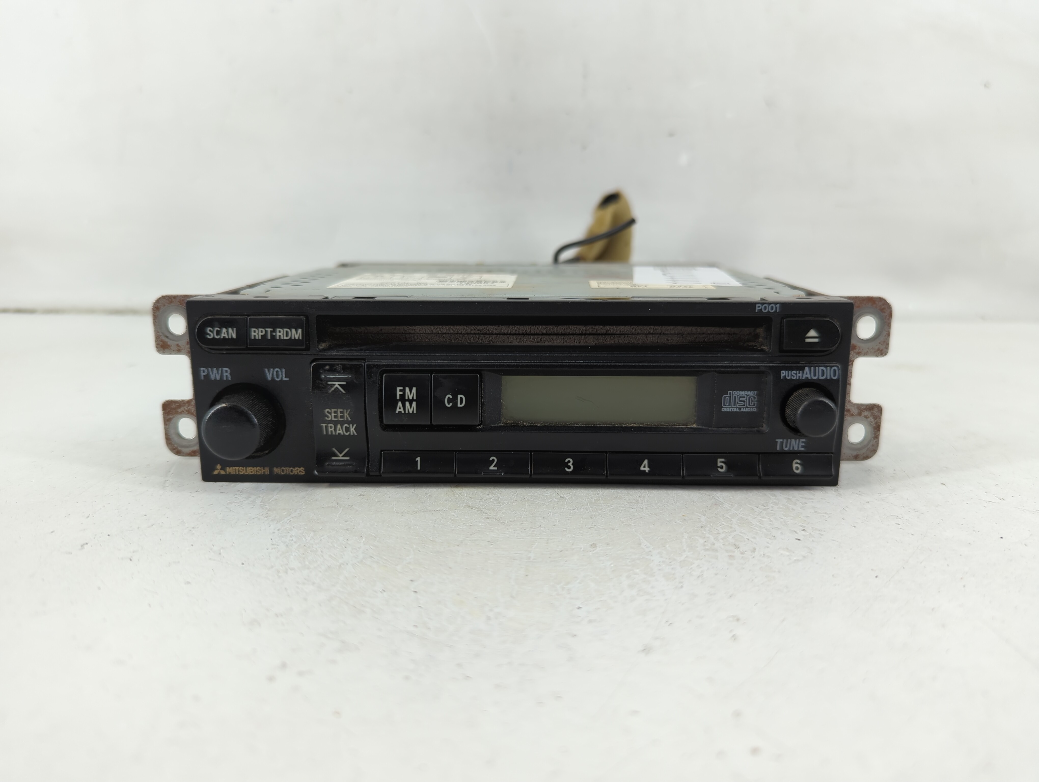 2003-2003 Mitsubishi Outlander Am Fm Cd Player Radio Receiver 1111717 - Oemusedautoparts1.com
