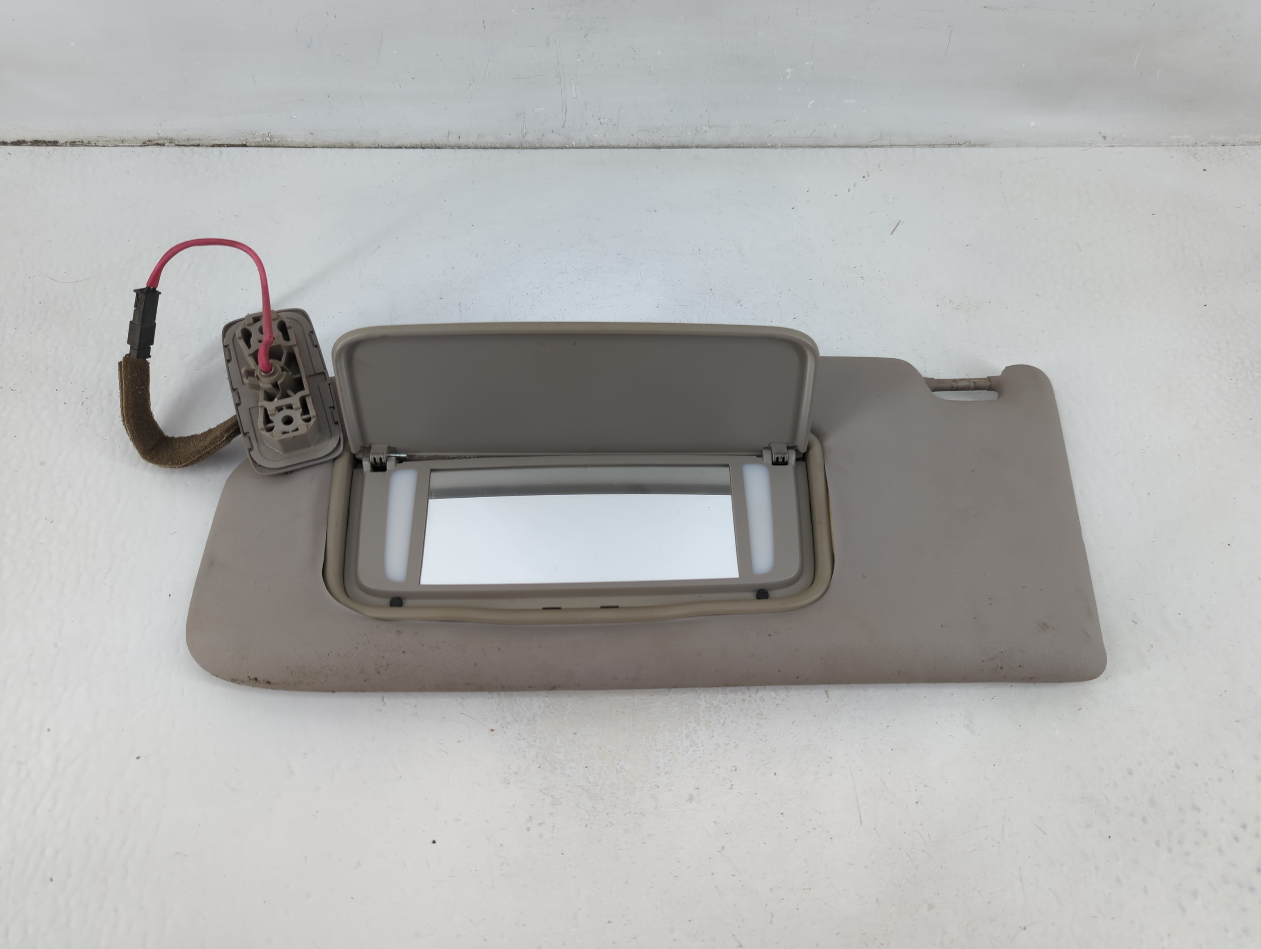 2006-2006 Volvo S40 Driver Sun Visor Mirror Left Sunvisor Grey 1111727 - Oemusedautoparts1.com
