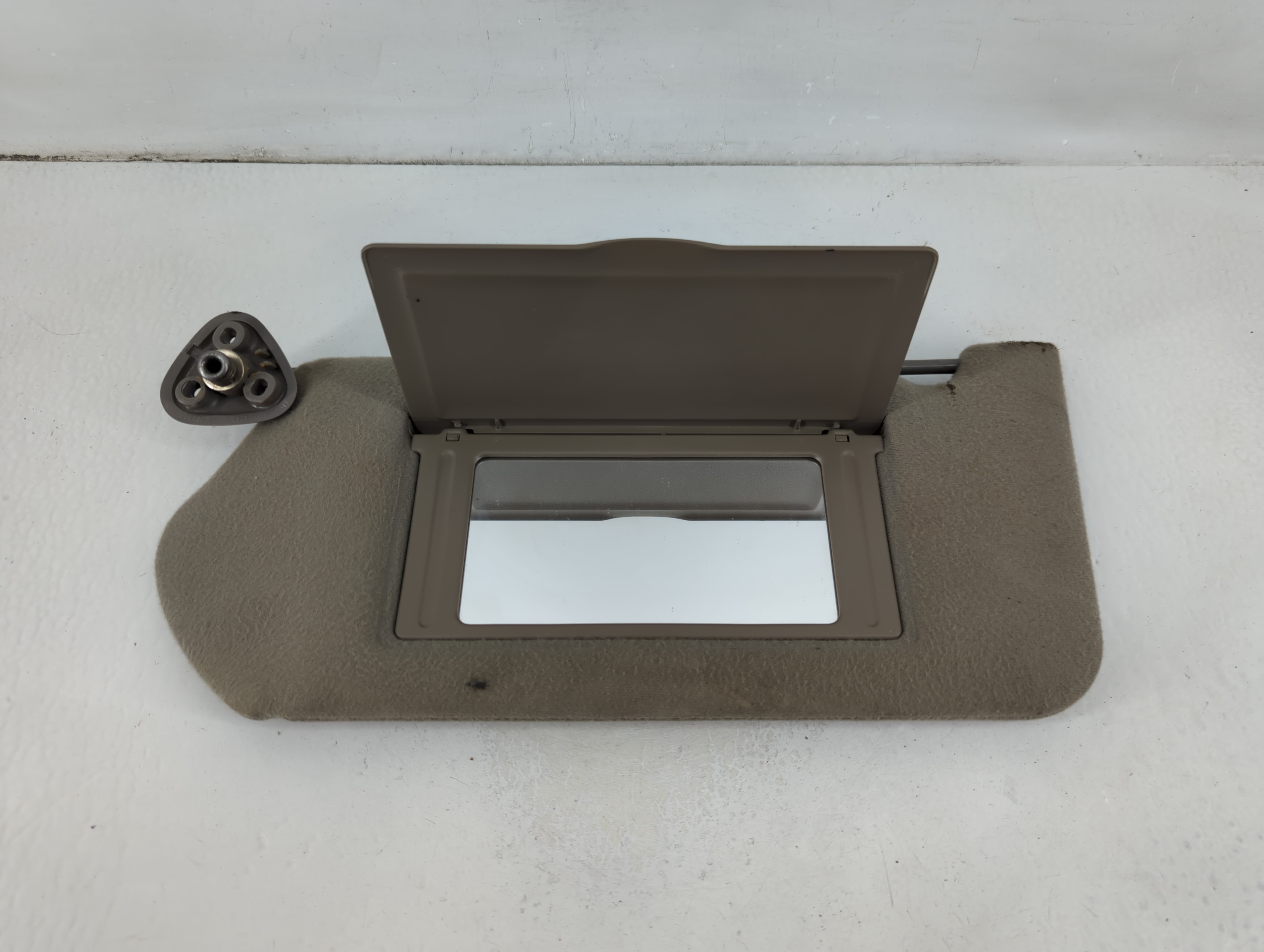 2000-2005 Chevrolet Impala Driver Sun Visor Mirror Left Sunvisor 1111728 - Oemusedautoparts1.com