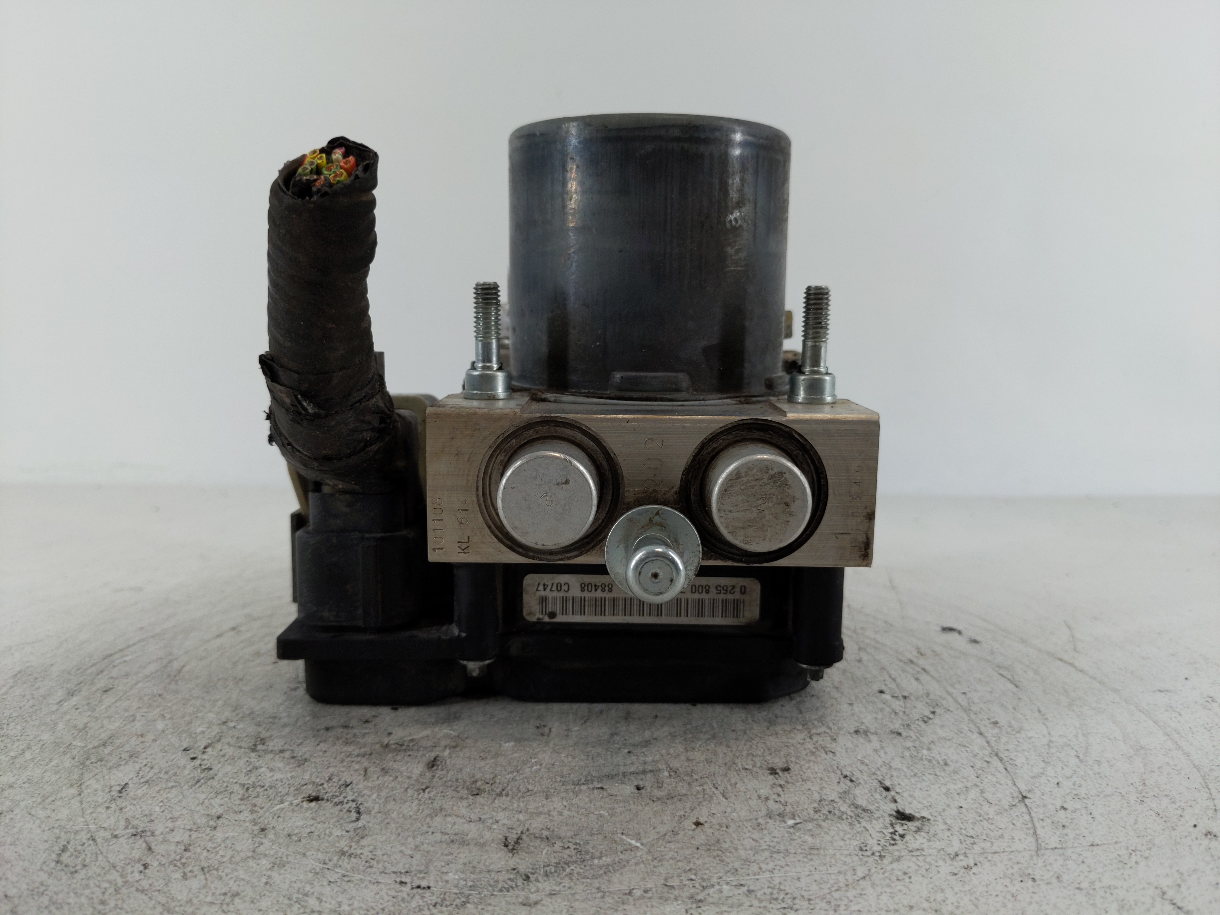 2005-2006 Ford F-150 Abs Pump Control Module 1111746 - Oemusedautoparts1.com