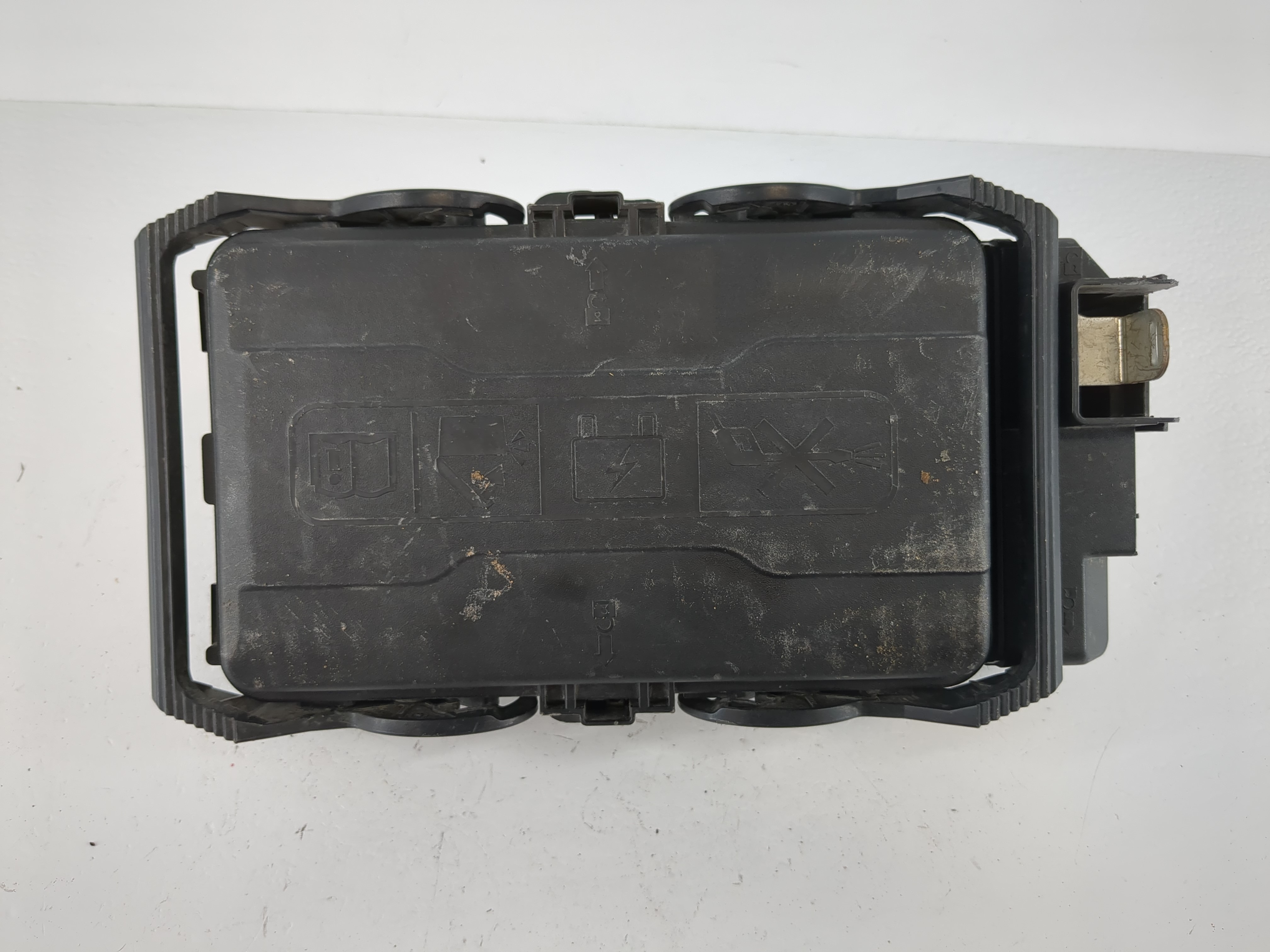Picture of 2018-2019 Chevrolet Malibu Fusebox Fuse Box Relay Module 84181107_03 1111813