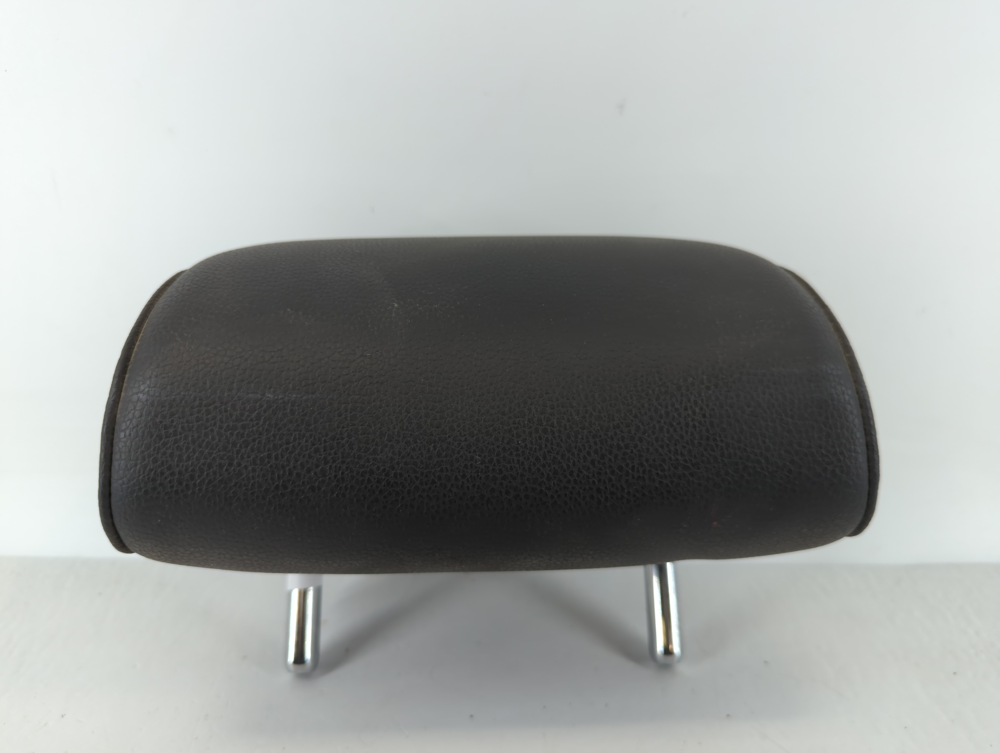 2014-2014 Volkswagen Jetta Headrest Head Rest Rear Center Seat Black 1111855 - Oemusedautoparts1.com