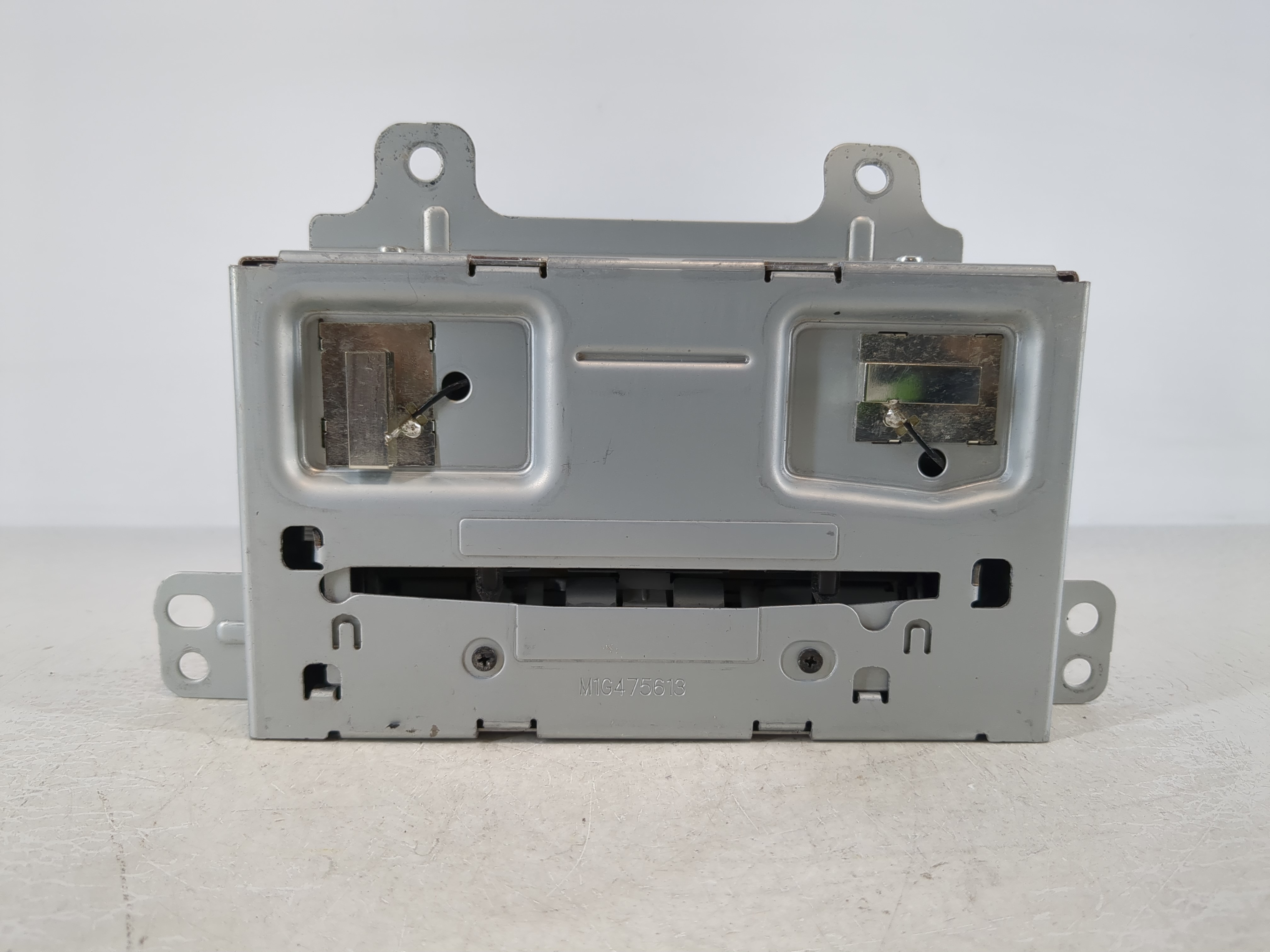 2013-2013 Chevrolet Camaro Am Fm Cd Player Radio Receiver 1111872 - Oemusedautoparts1.com
