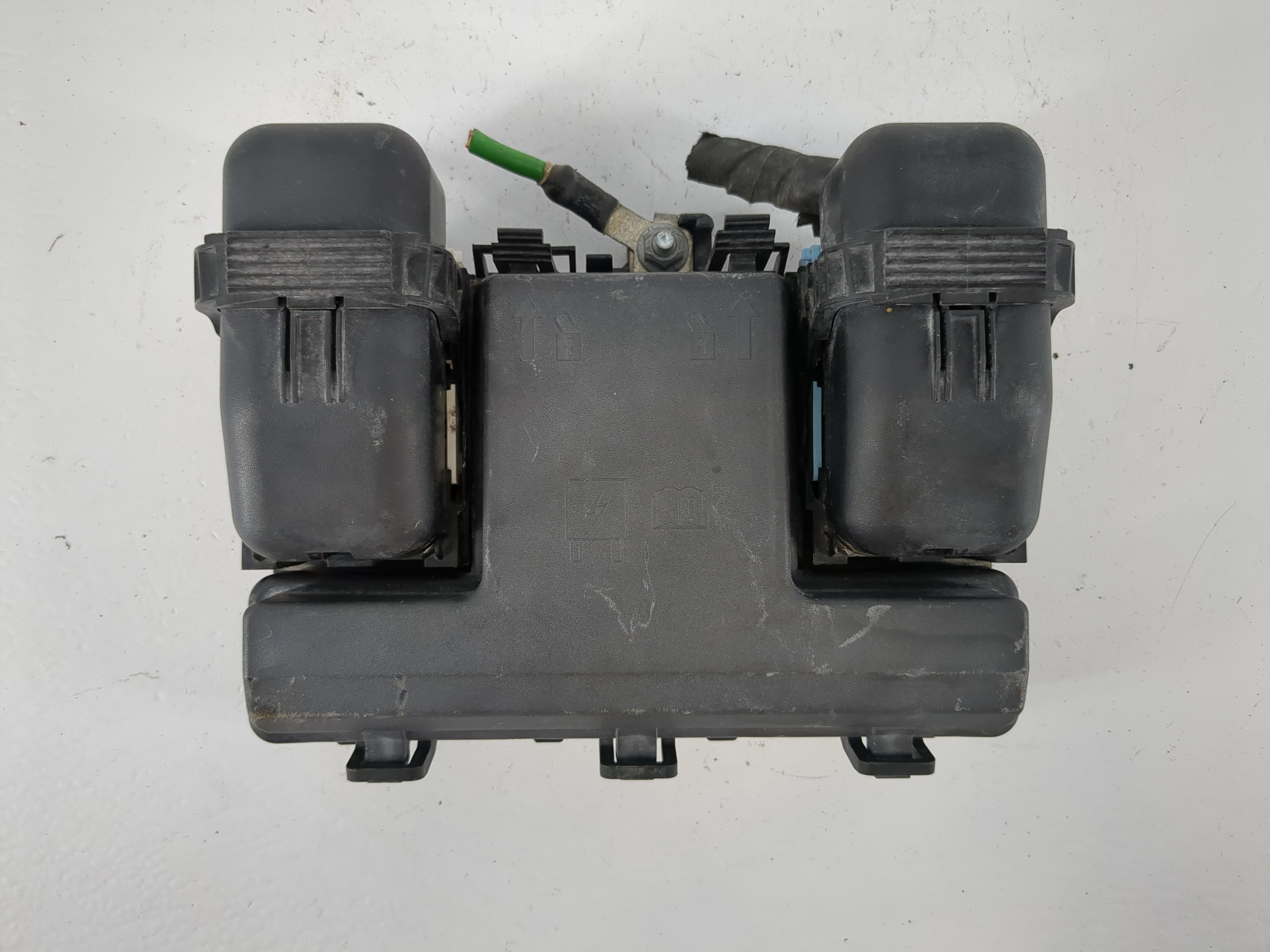 Picture of 2018-2020 Lincoln Mkz Fusebox Fuse Box Relay Module Hg9t 14d058 Db 1111880
