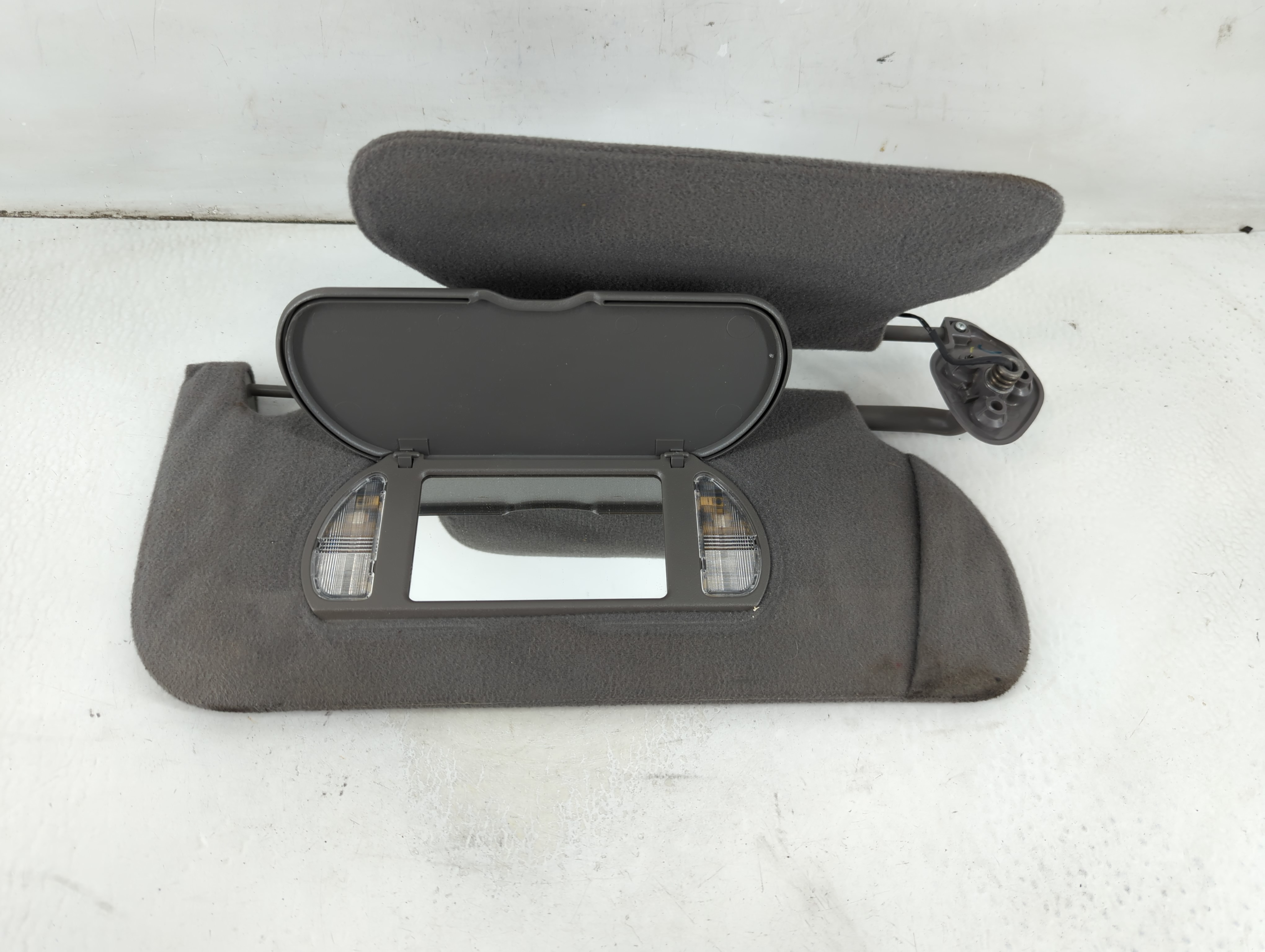 2000-2005 Cadillac Deville Passenger Sun Visor Mirror Right Sunvisor 1111912 - Oemusedautoparts1.com