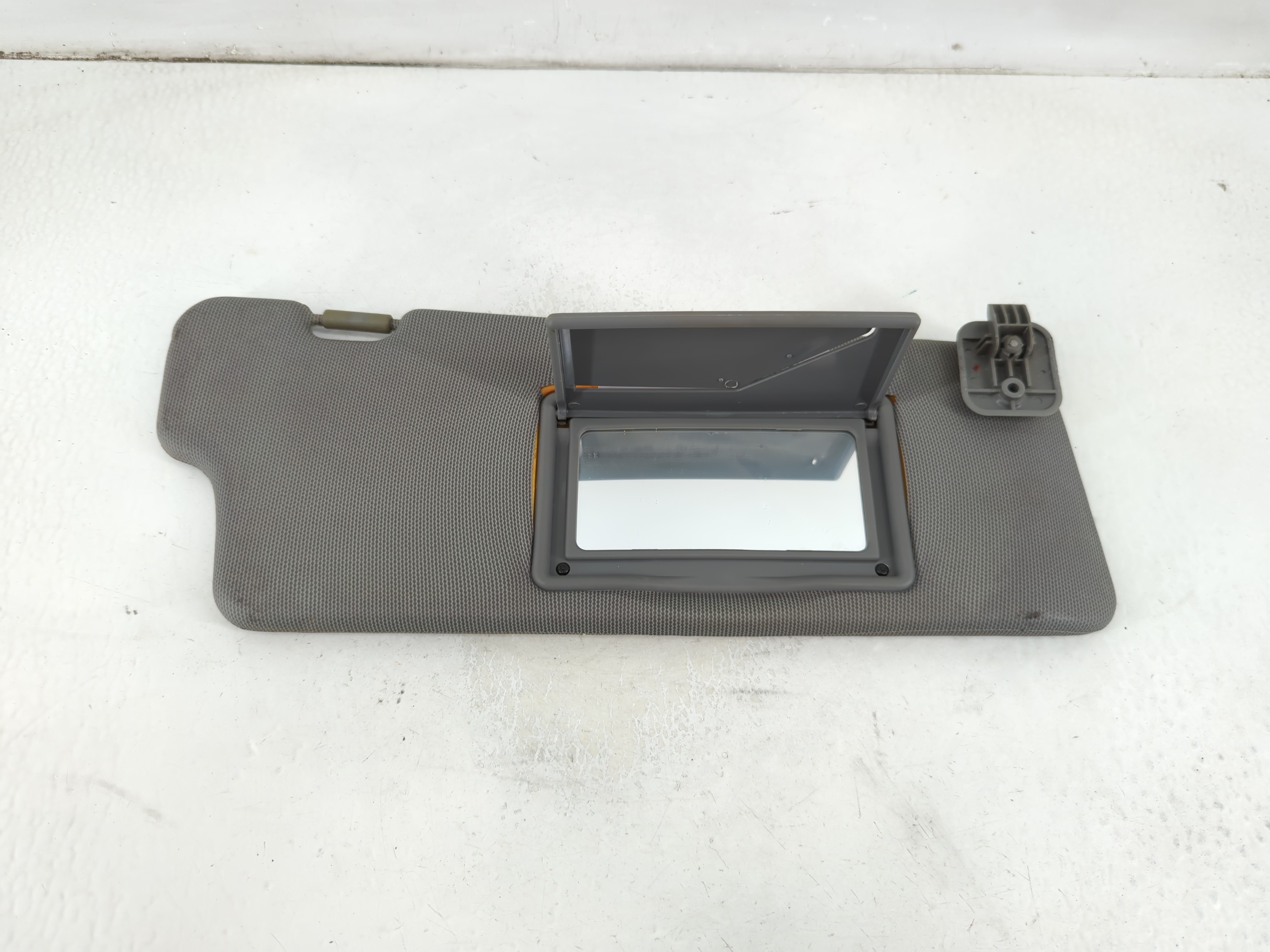 2004-2008 Suzuki Forenza Passenger Sun Visor Mirror Right Sunvisor Grey 1111927 - Oemusedautoparts1.com